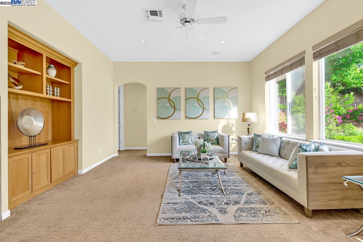 436 Wood Glen Dr