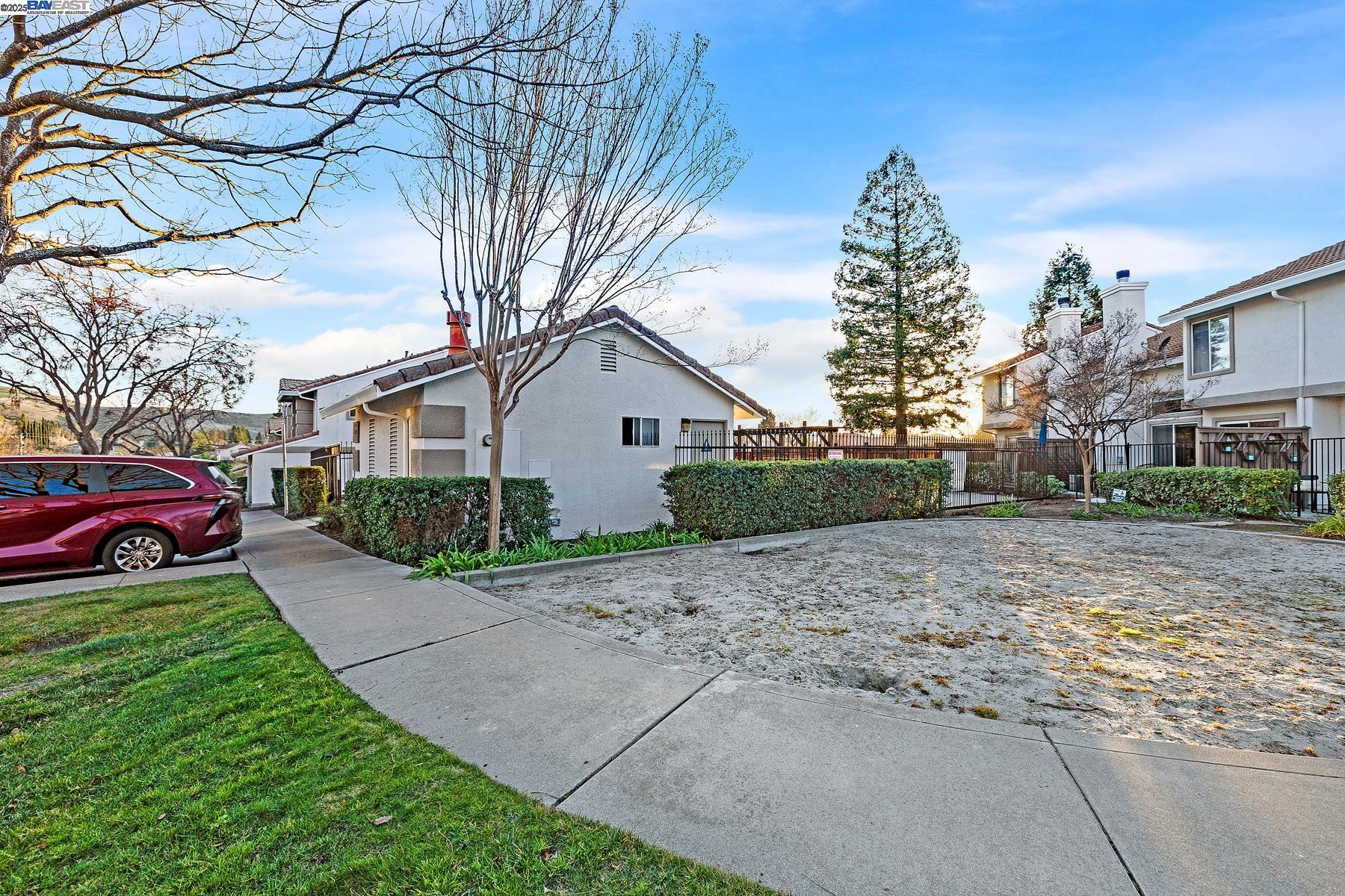 226 Portola Dr