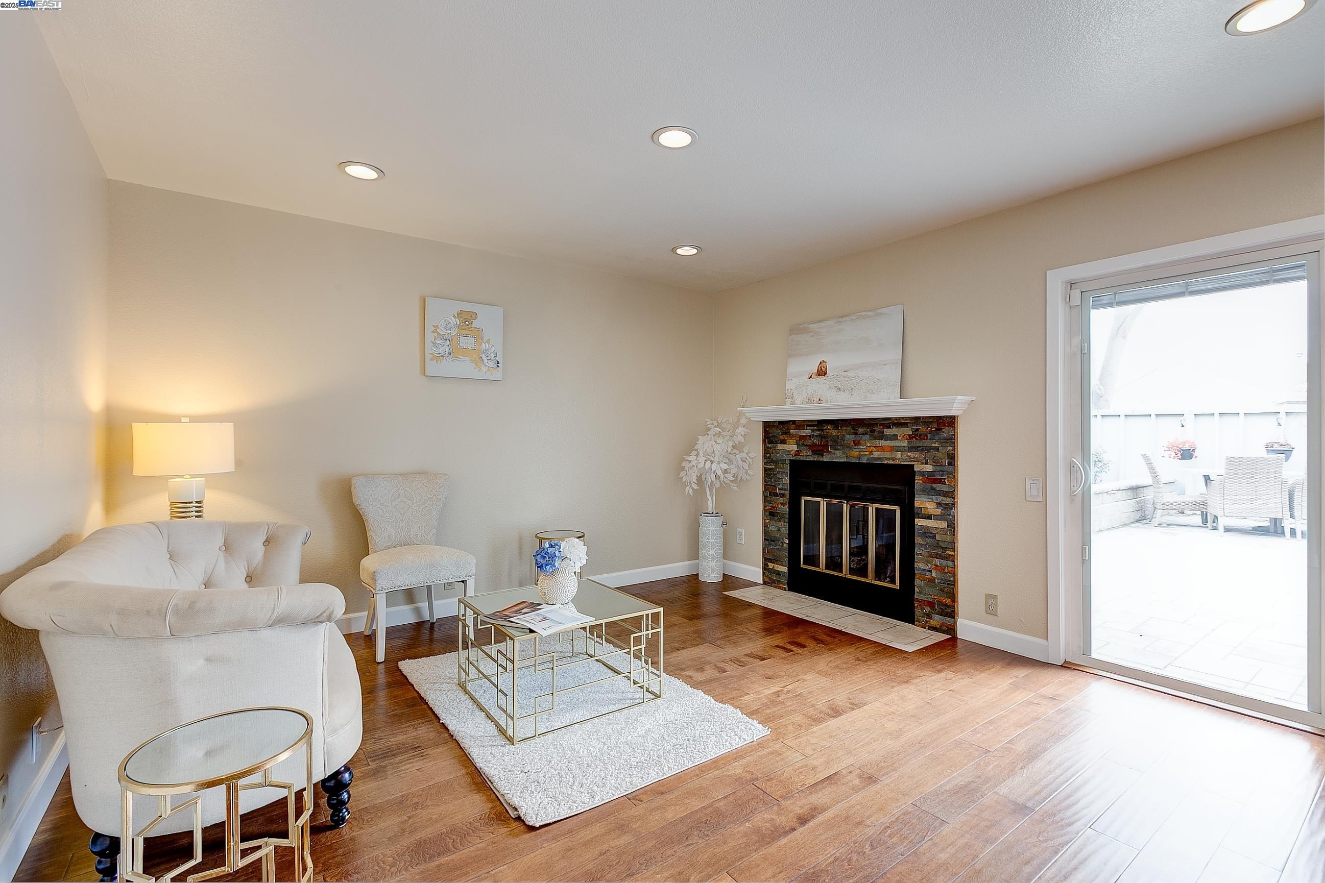 4746 APPLE TREE COMMON