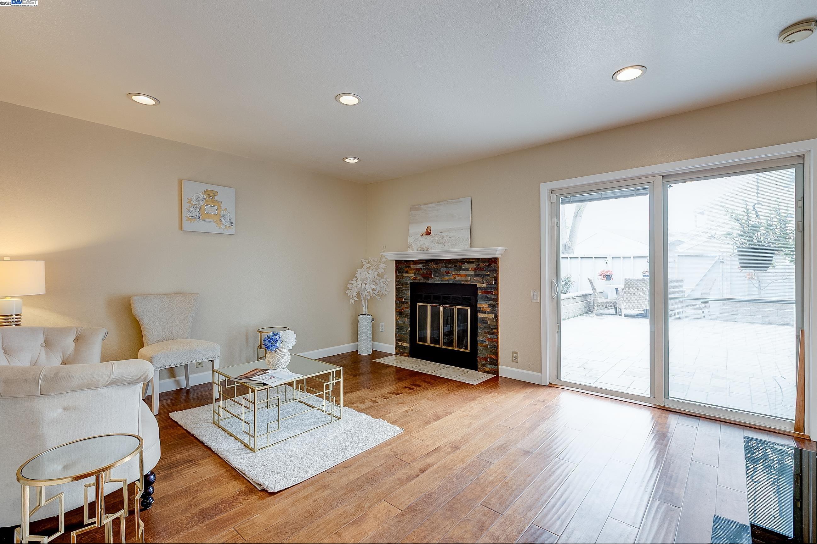 4746 APPLE TREE COMMON