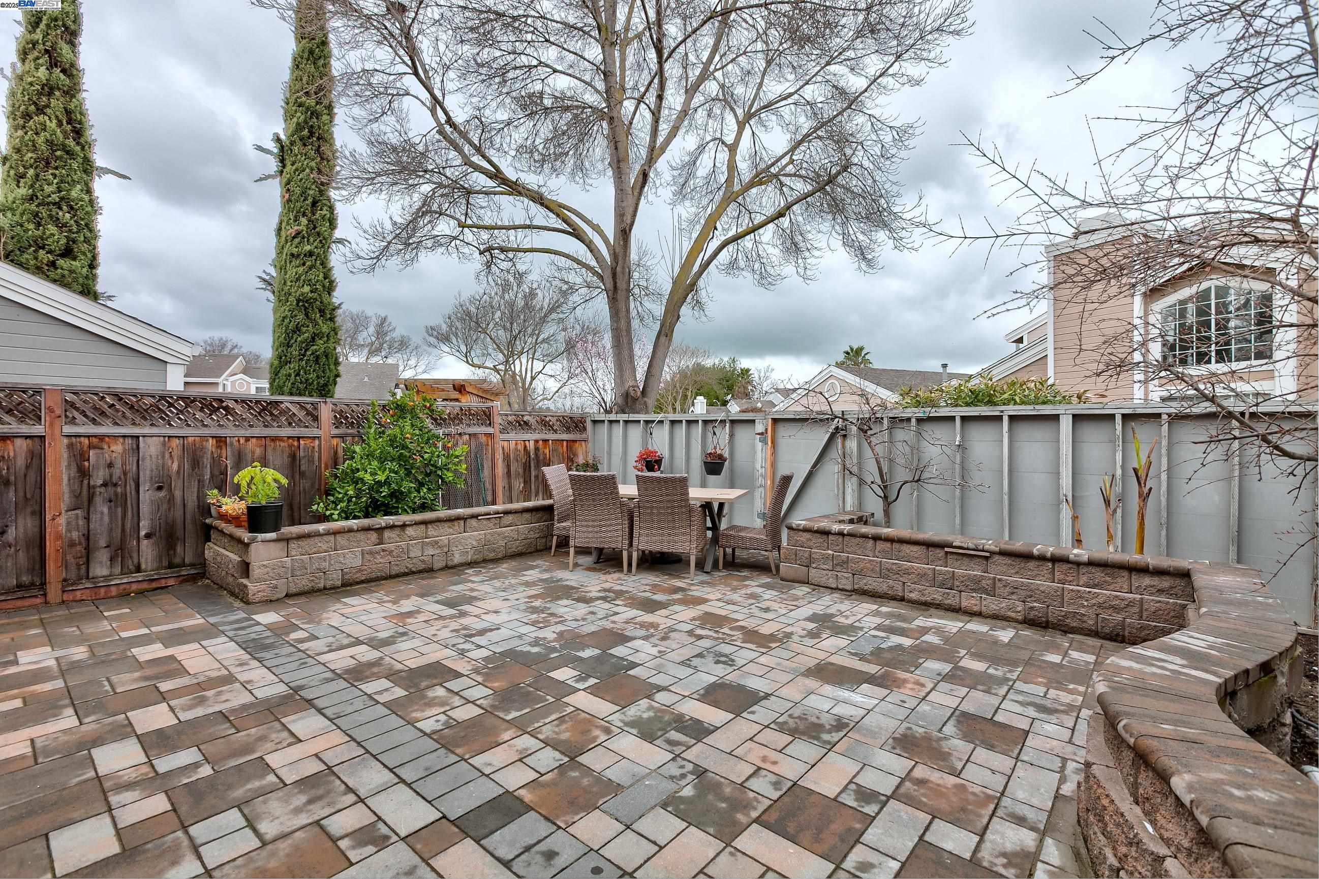 4746 APPLE TREE COMMON