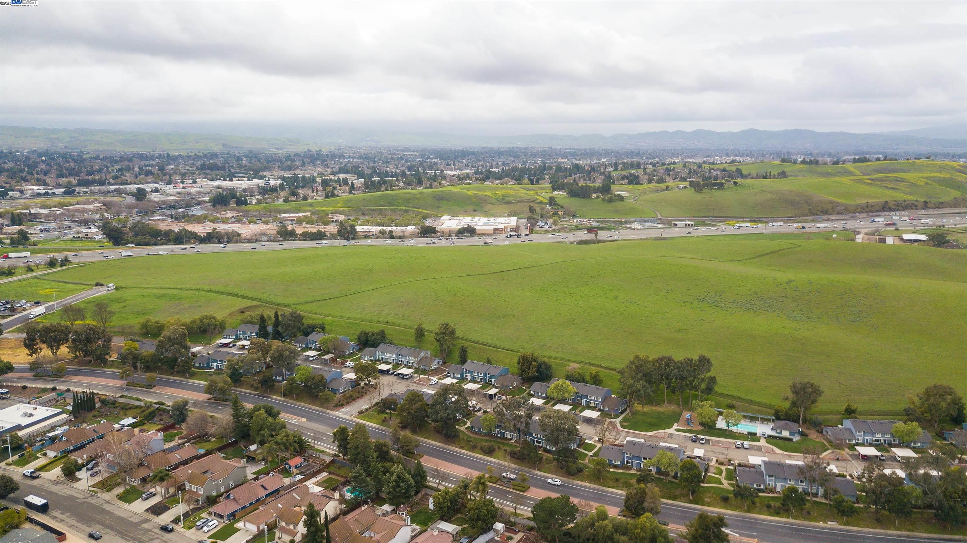 4746 APPLE TREE COMMON