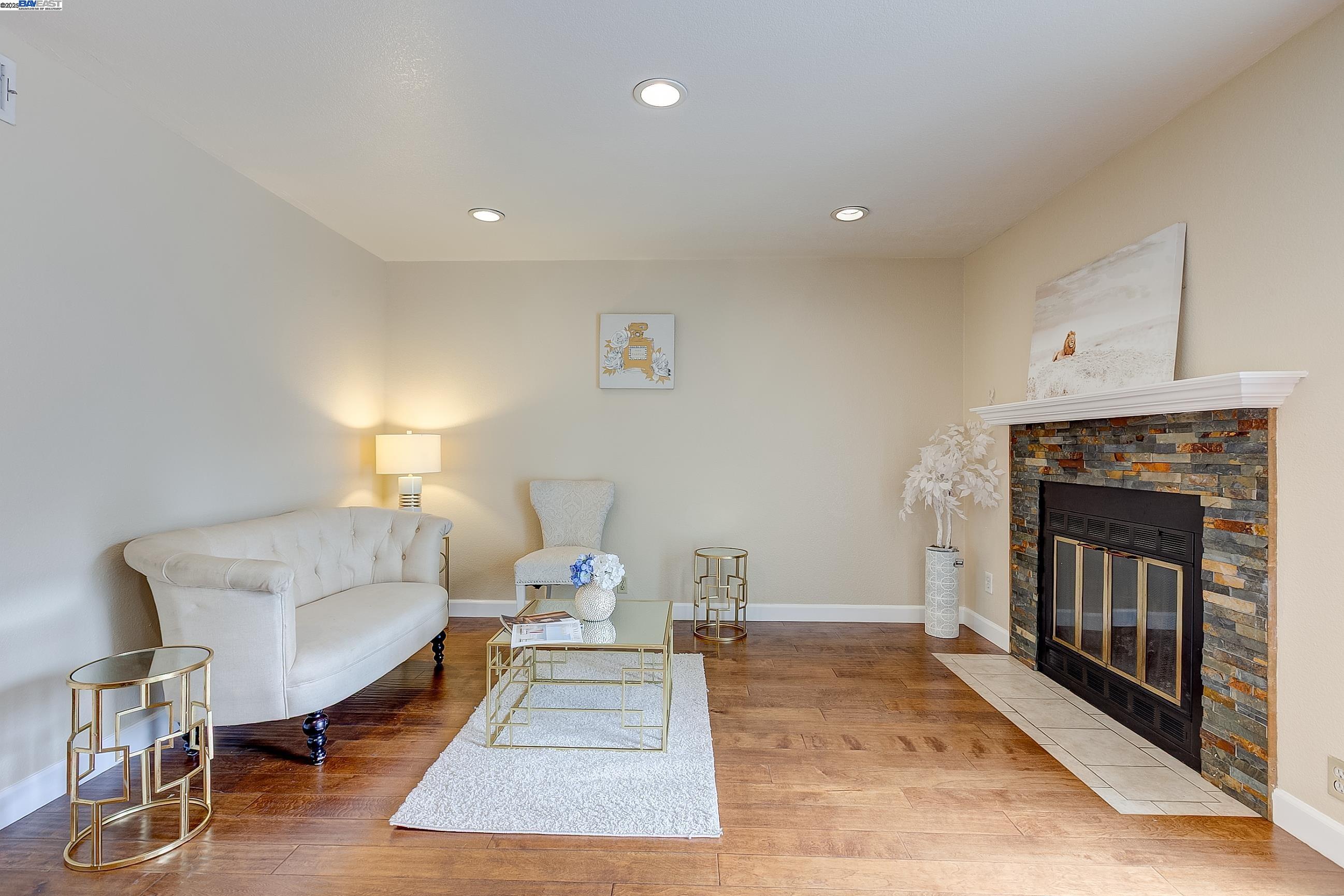 4746 APPLE TREE COMMON