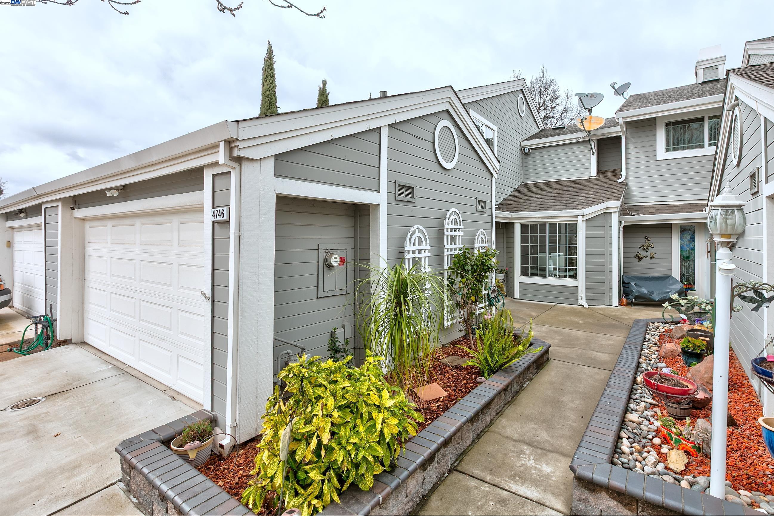 4746 APPLE TREE COMMON