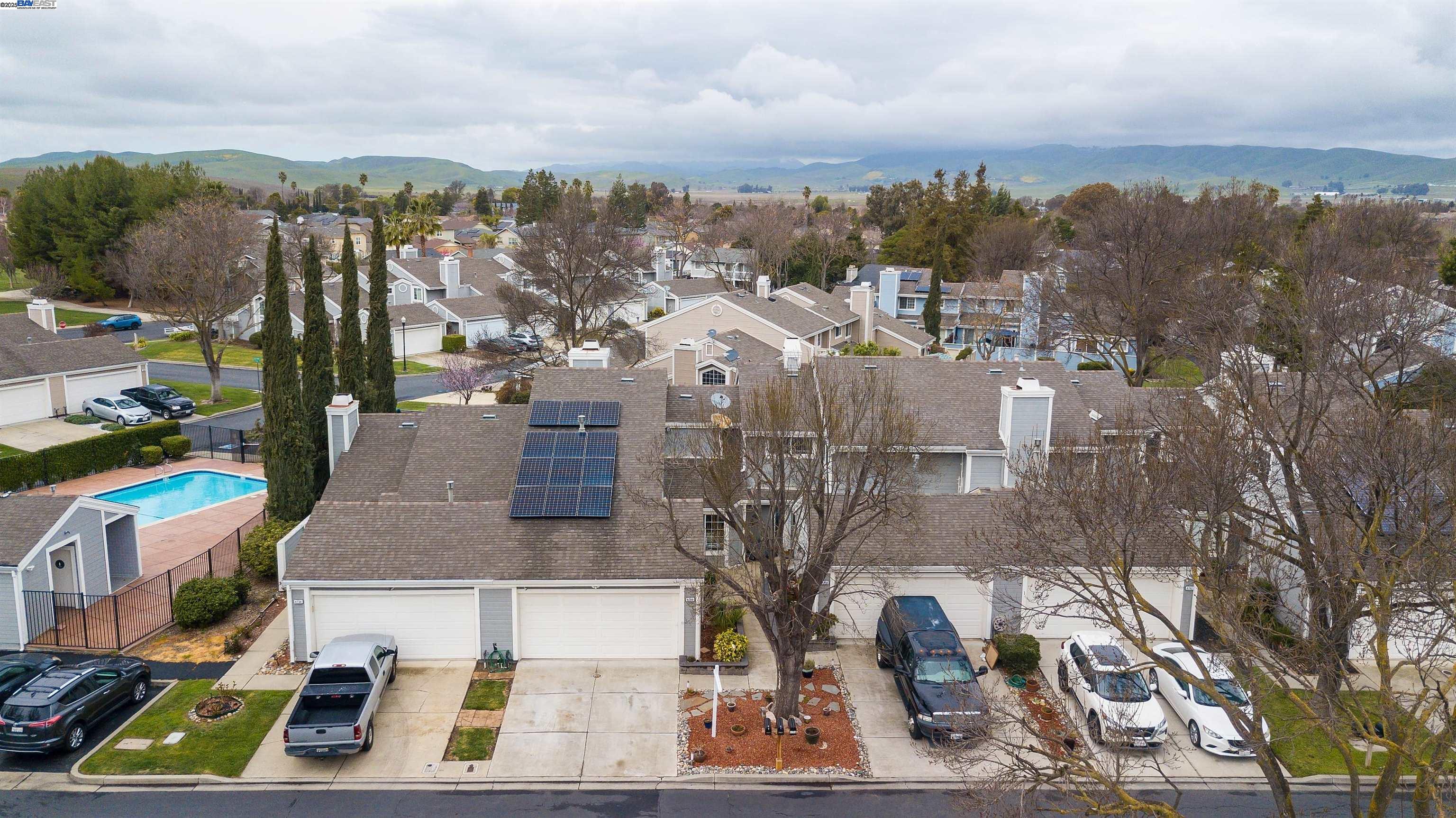 4746 APPLE TREE COMMON