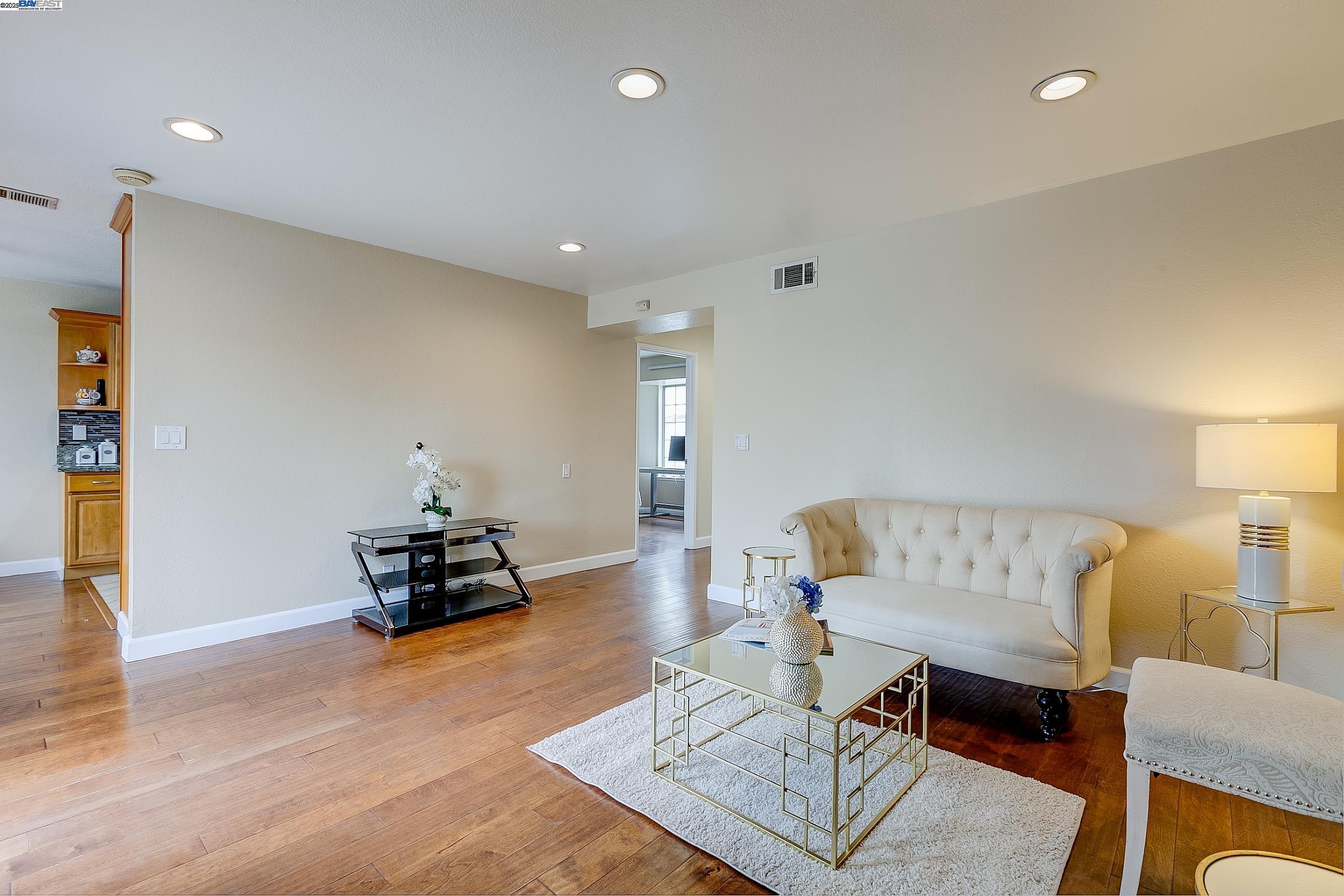 4746 APPLE TREE COMMON