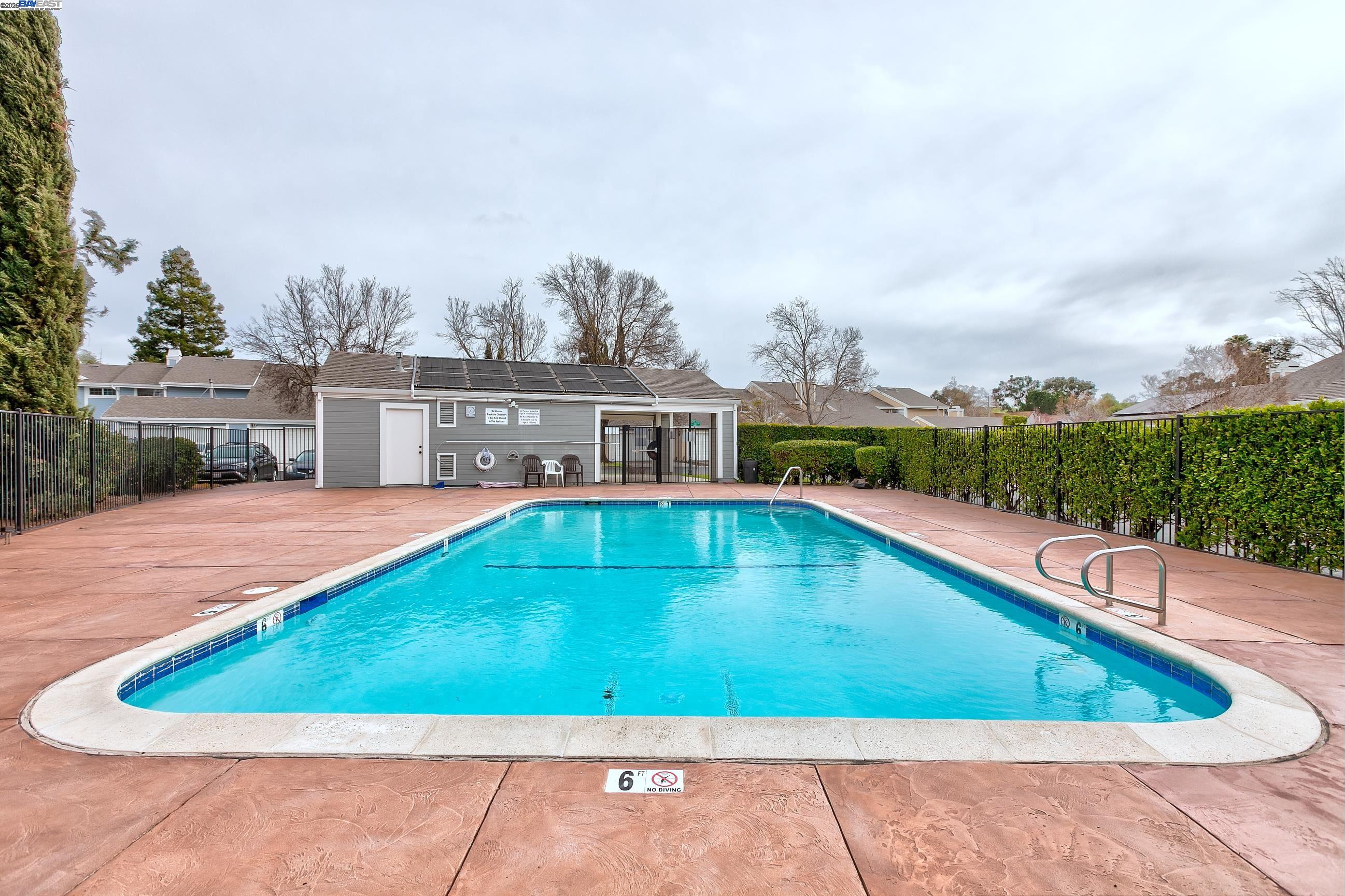 4746 APPLE TREE COMMON