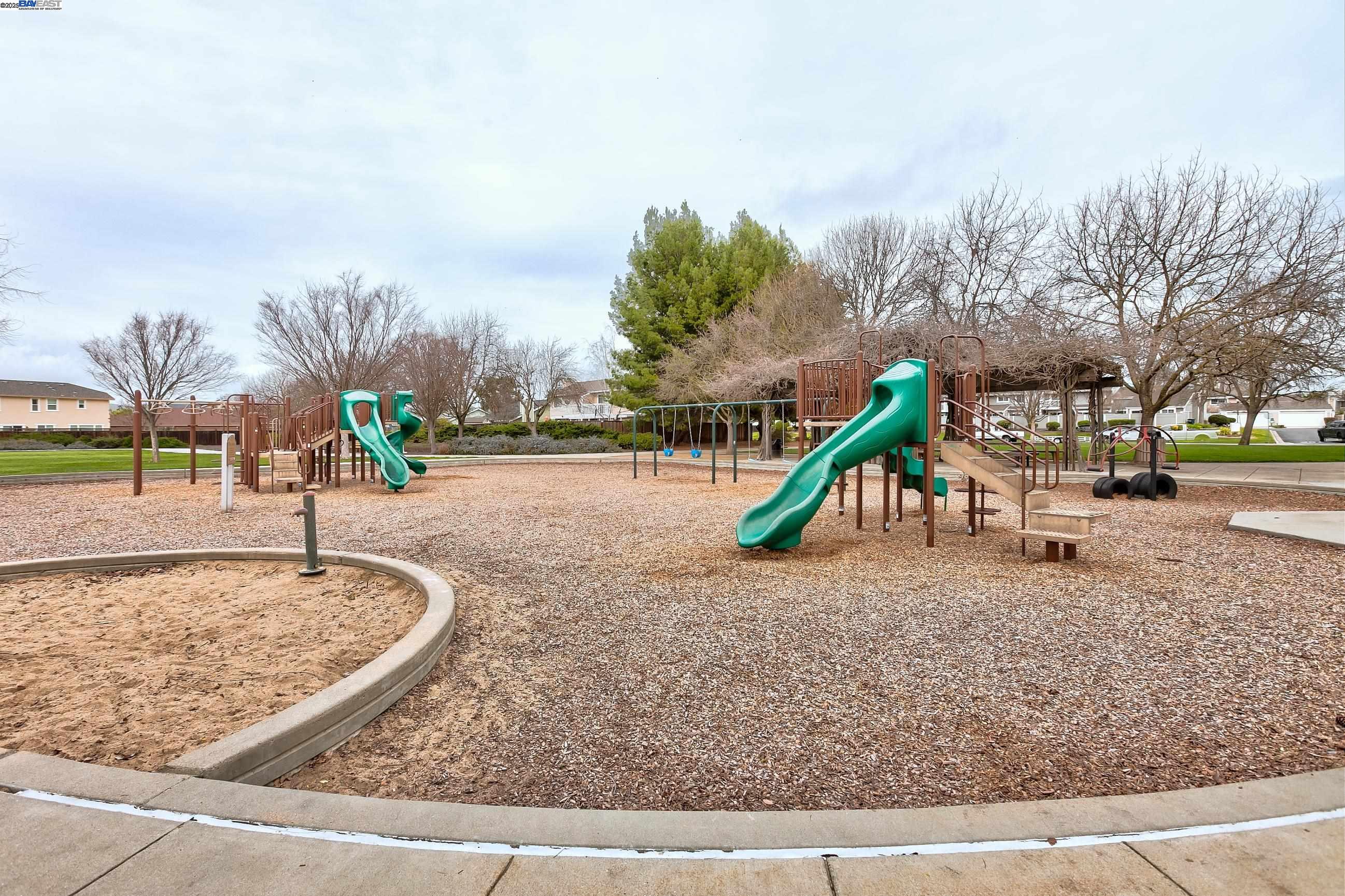 4746 APPLE TREE COMMON