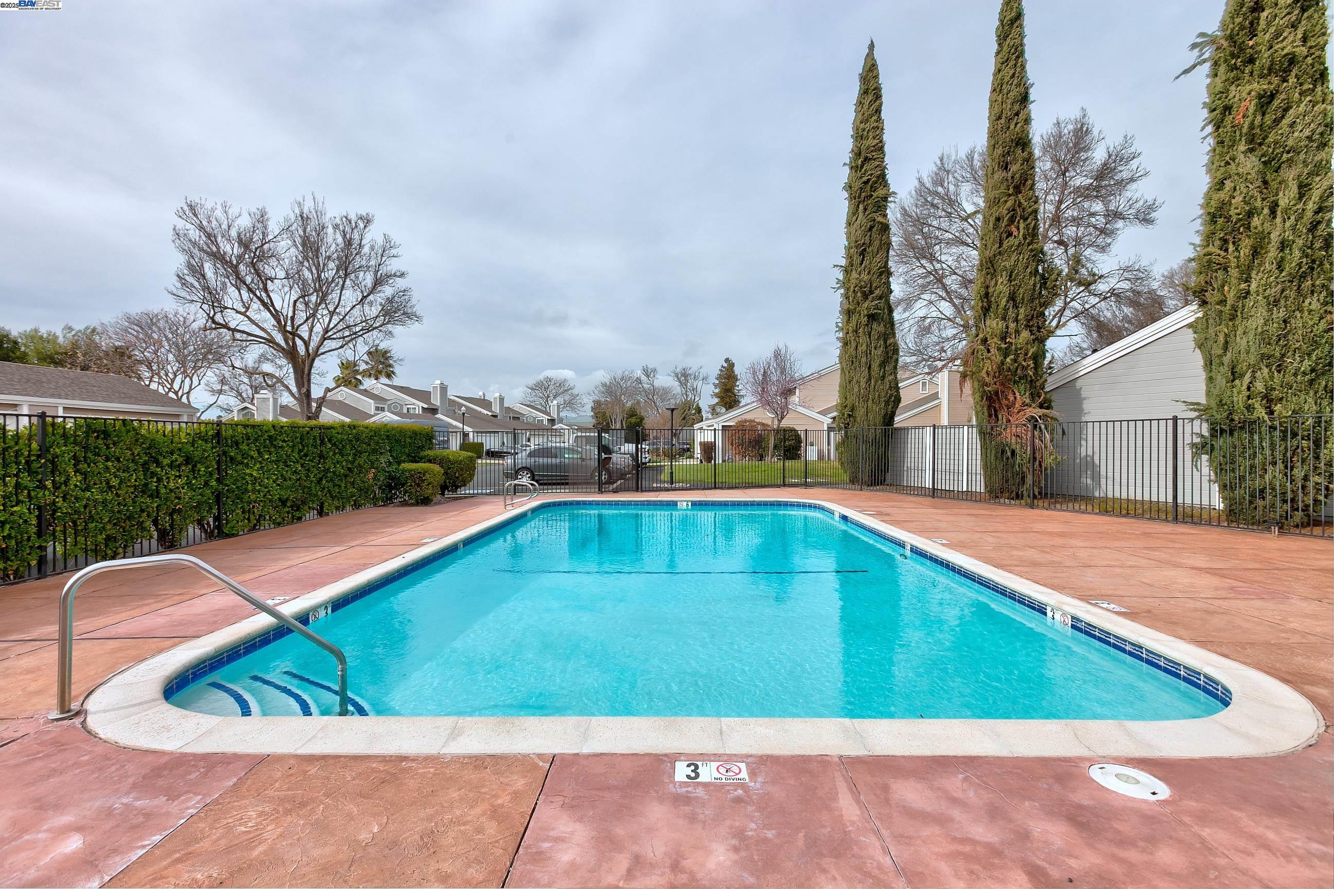 4746 APPLE TREE COMMON