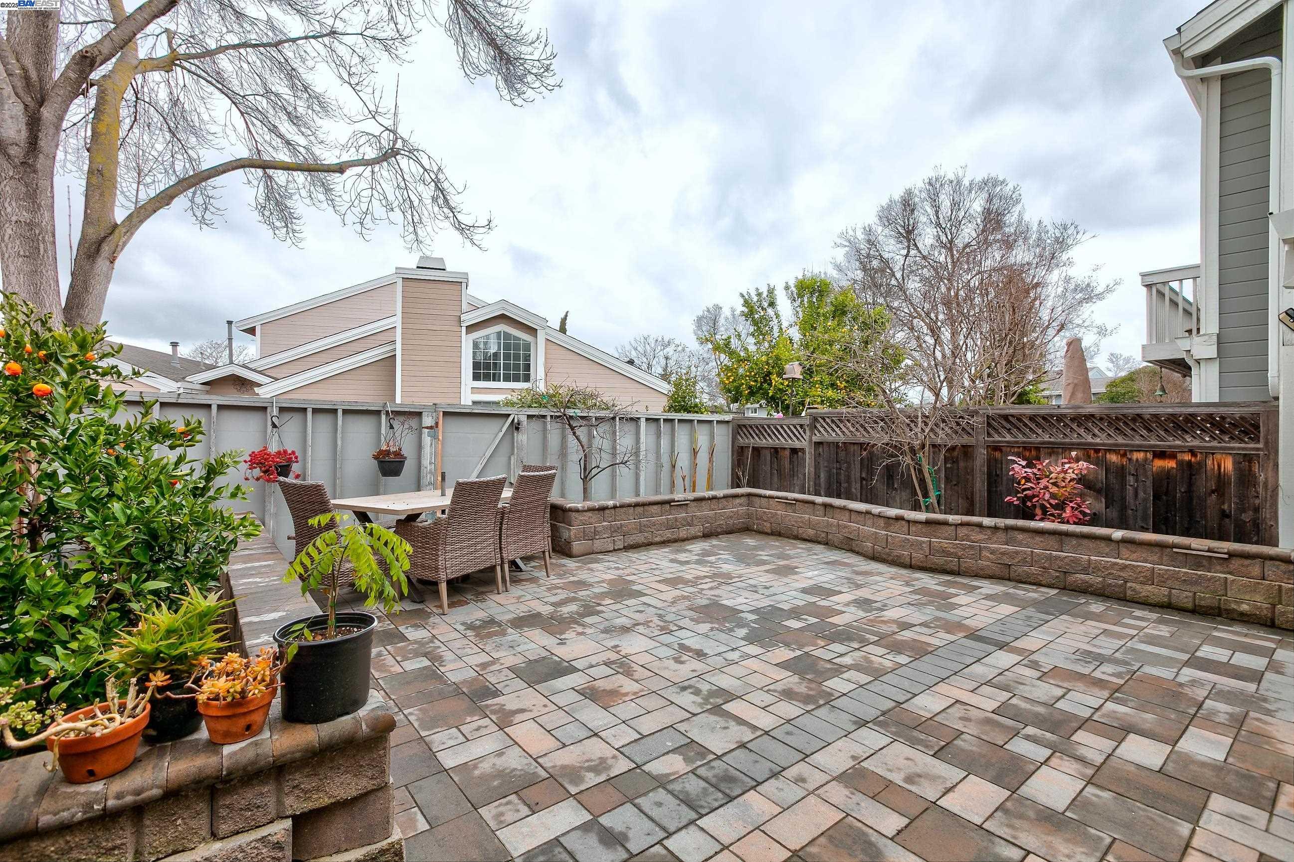 4746 APPLE TREE COMMON