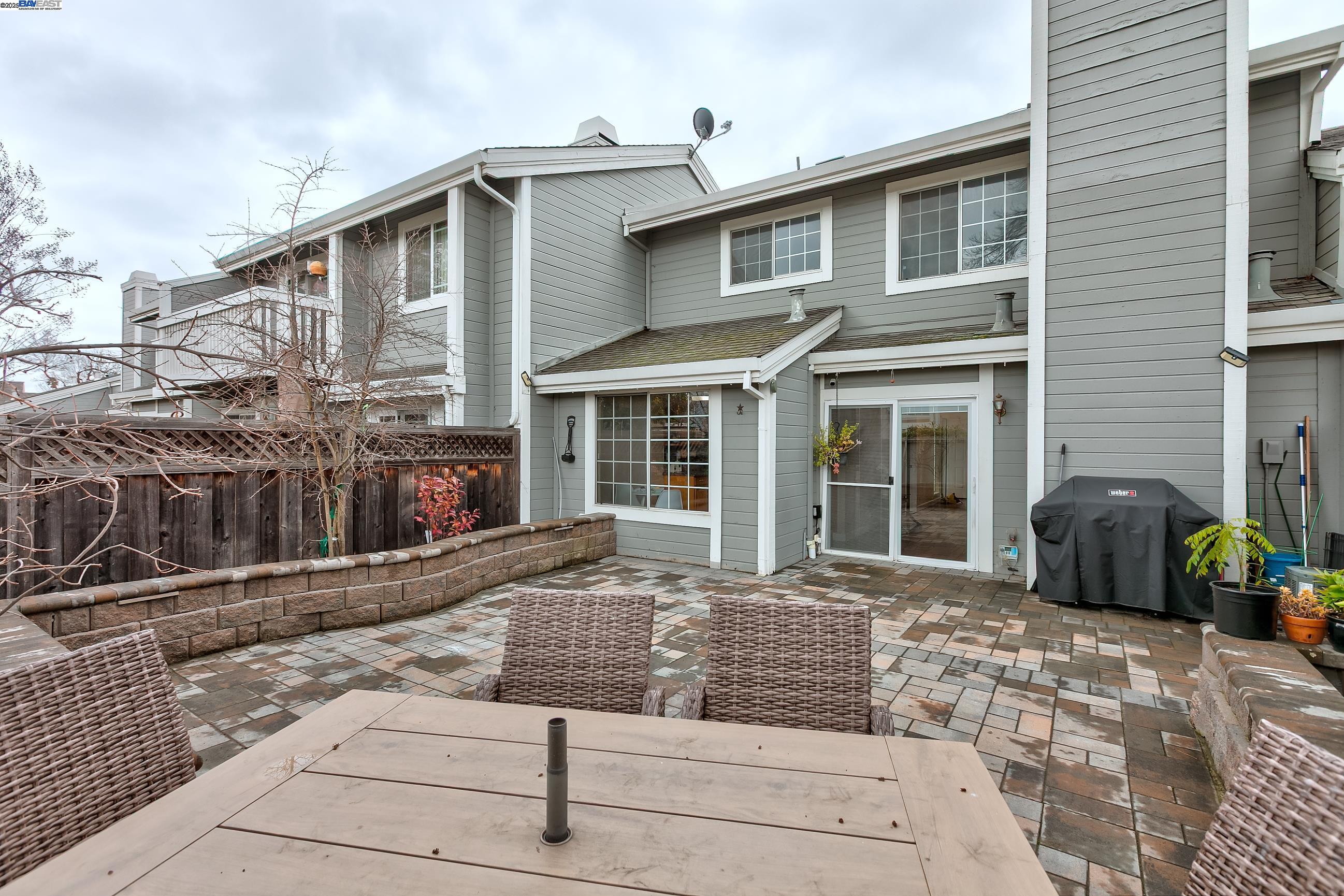 4746 APPLE TREE COMMON