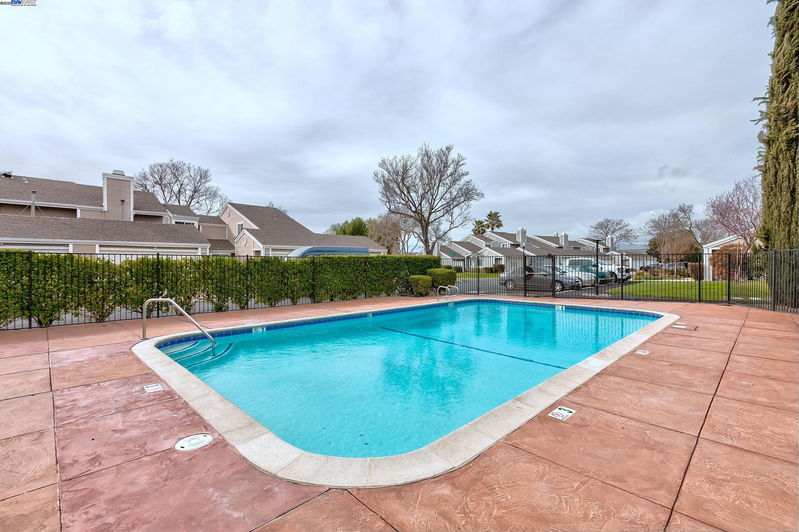 4746 APPLE TREE COMMON