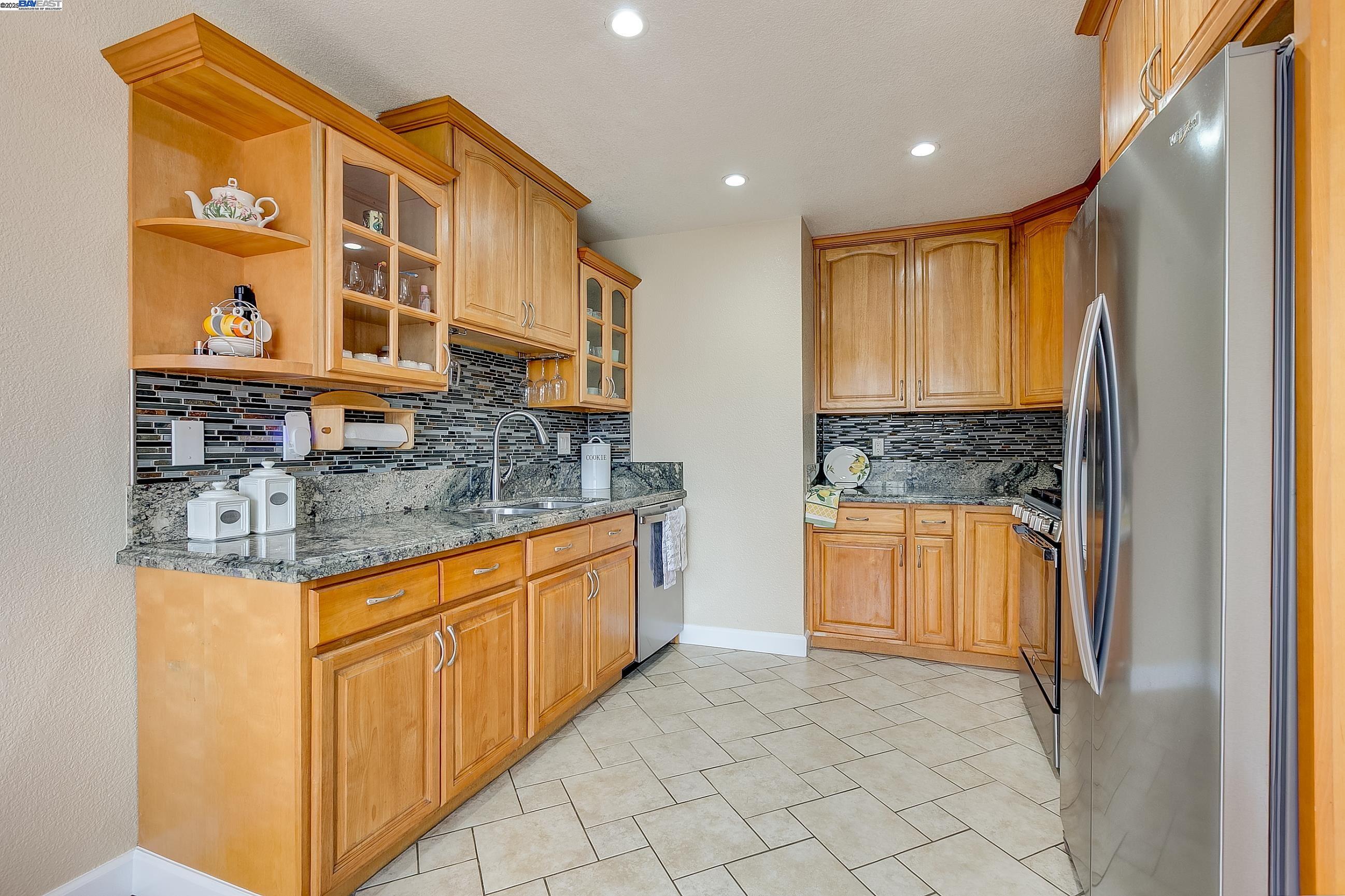 4746 APPLE TREE COMMON