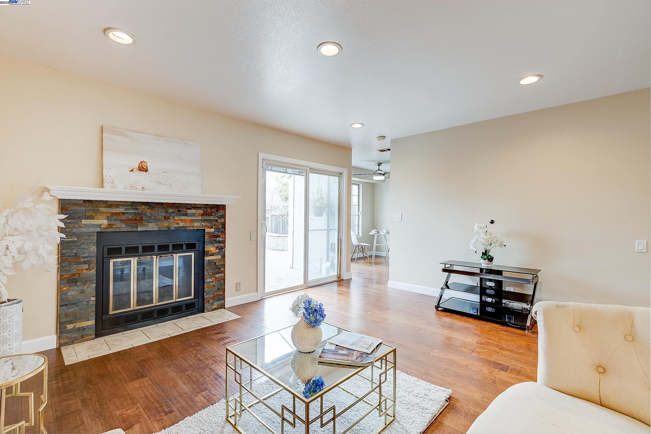 4746 APPLE TREE COMMON