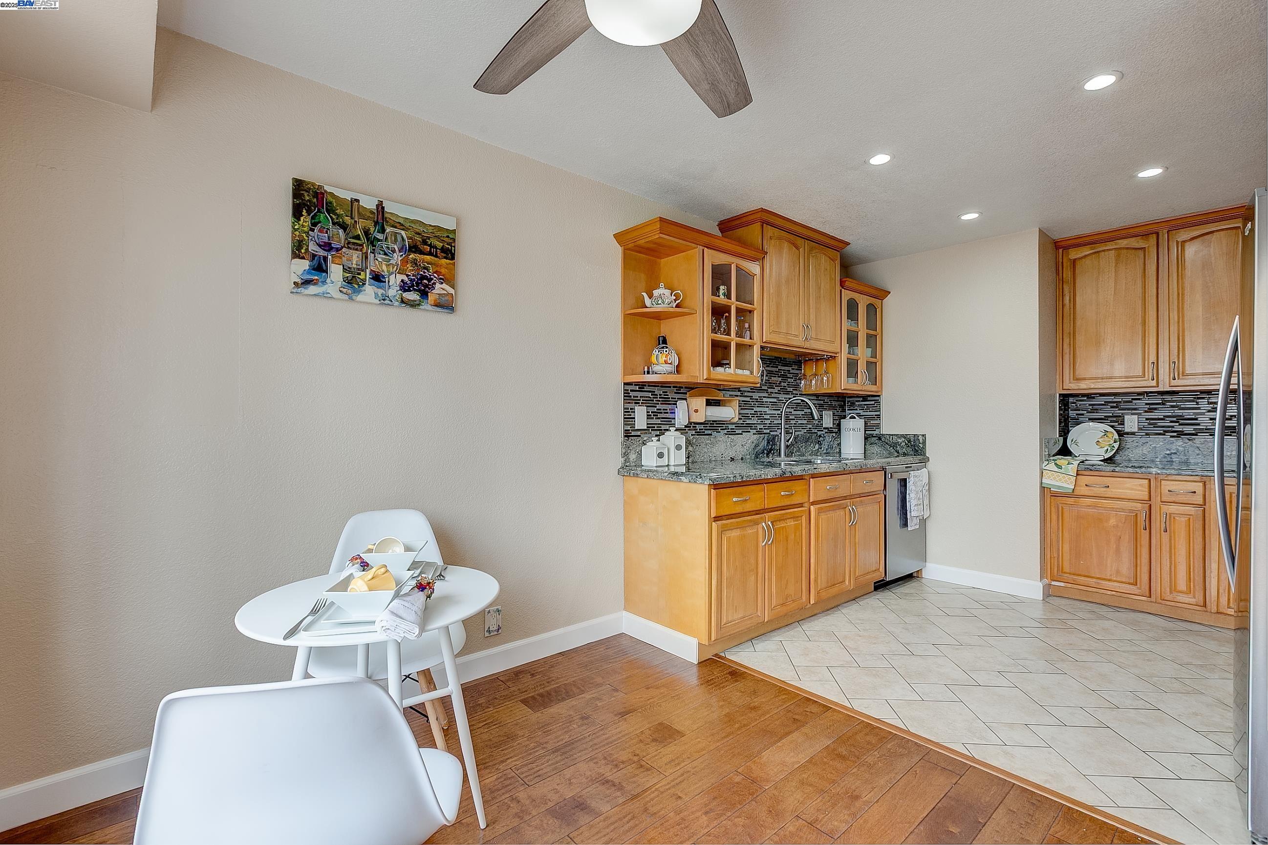 4746 APPLE TREE COMMON