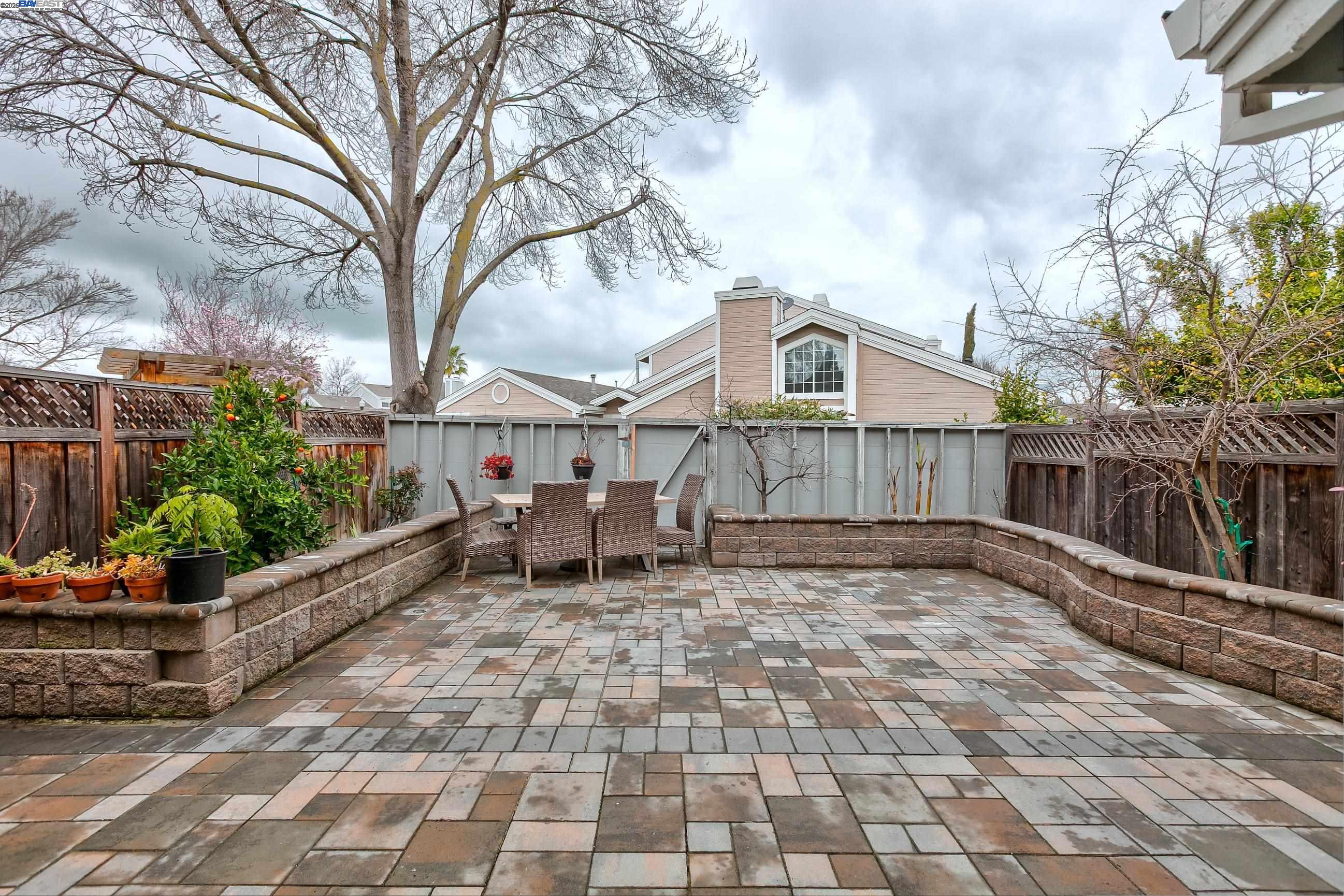 4746 APPLE TREE COMMON