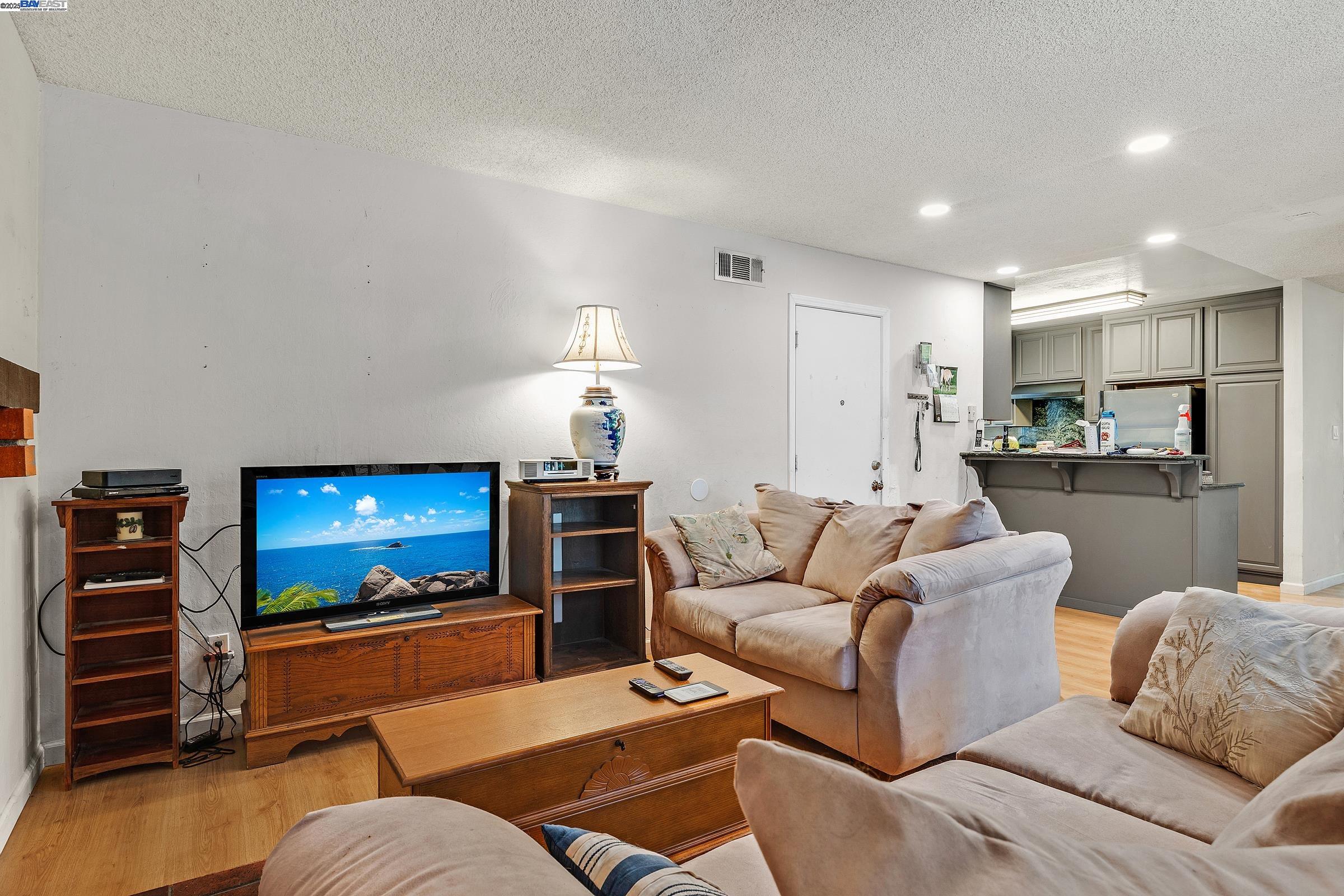 5436 Charlotte Way