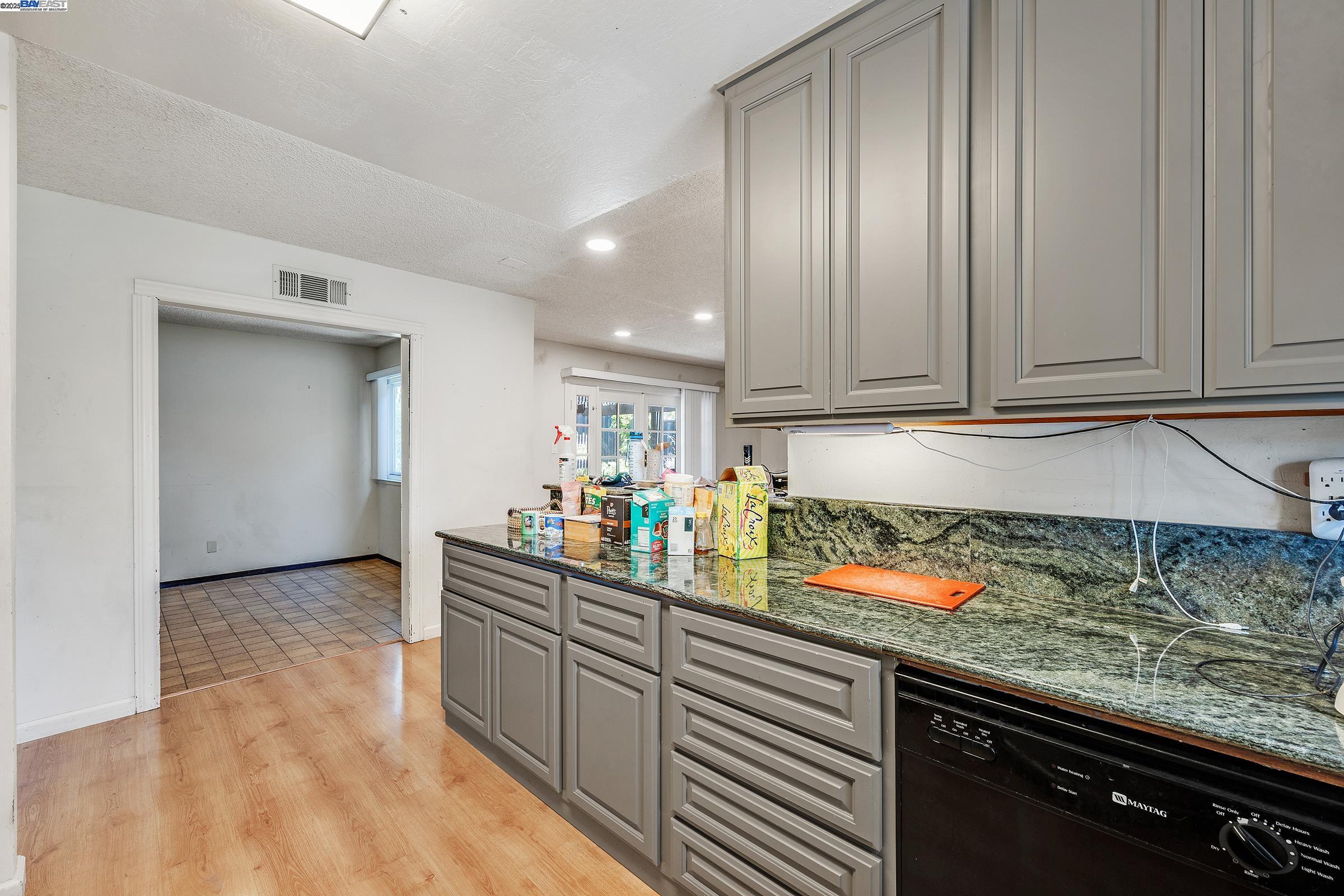 5436 Charlotte Way