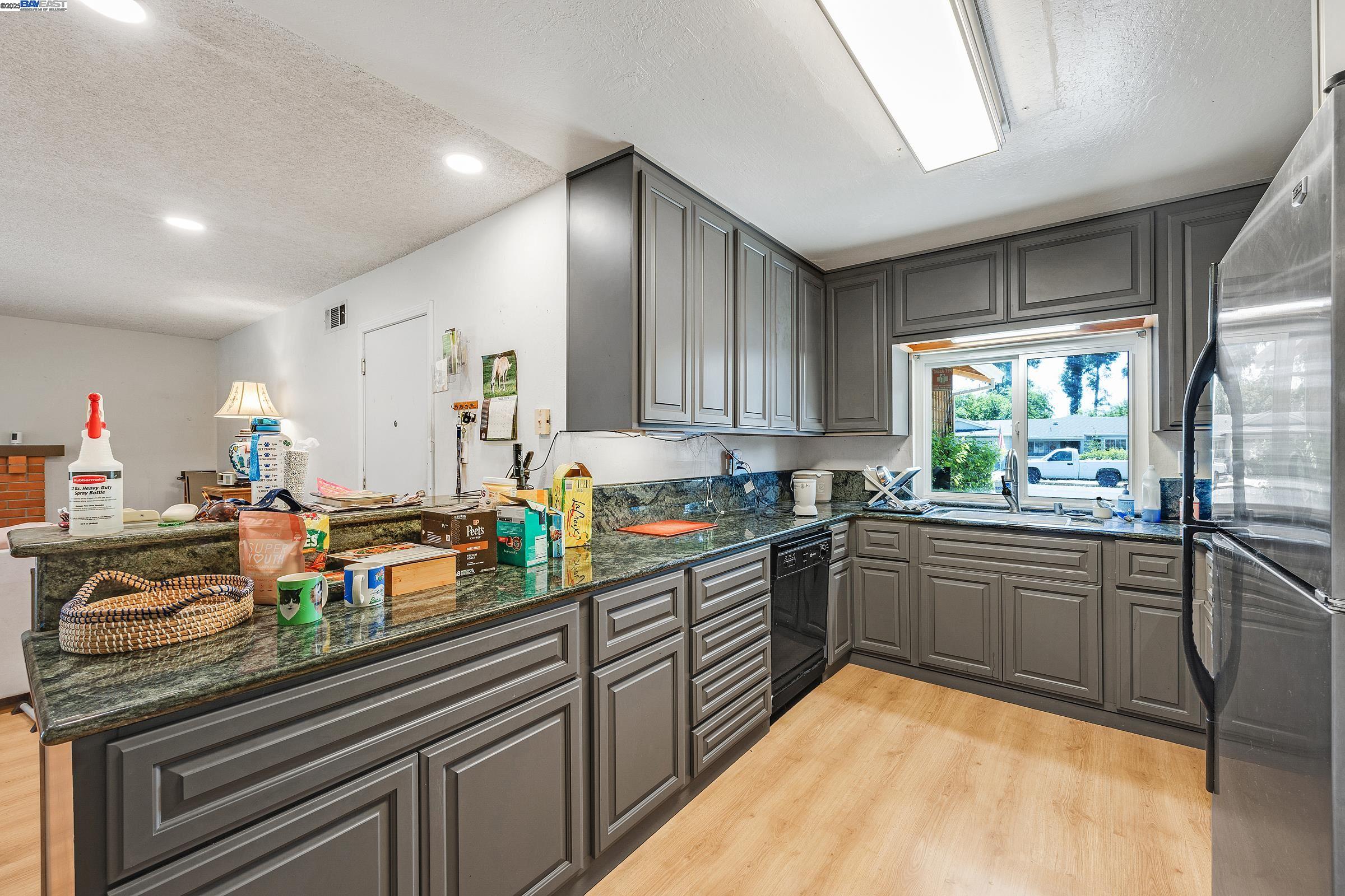 5436 Charlotte Way