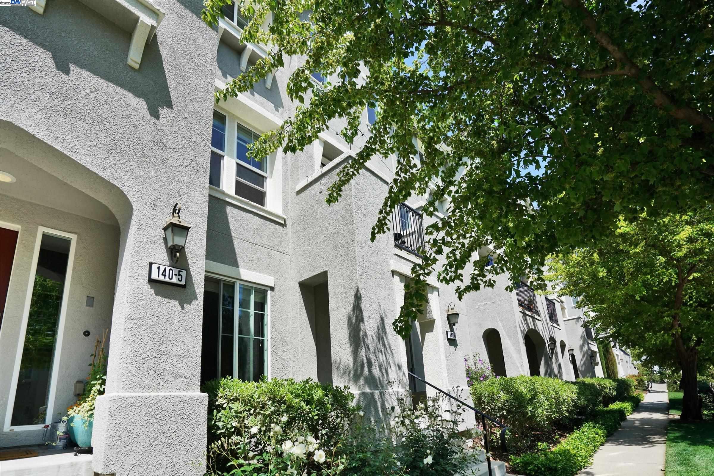 140 Selby Ln # 4