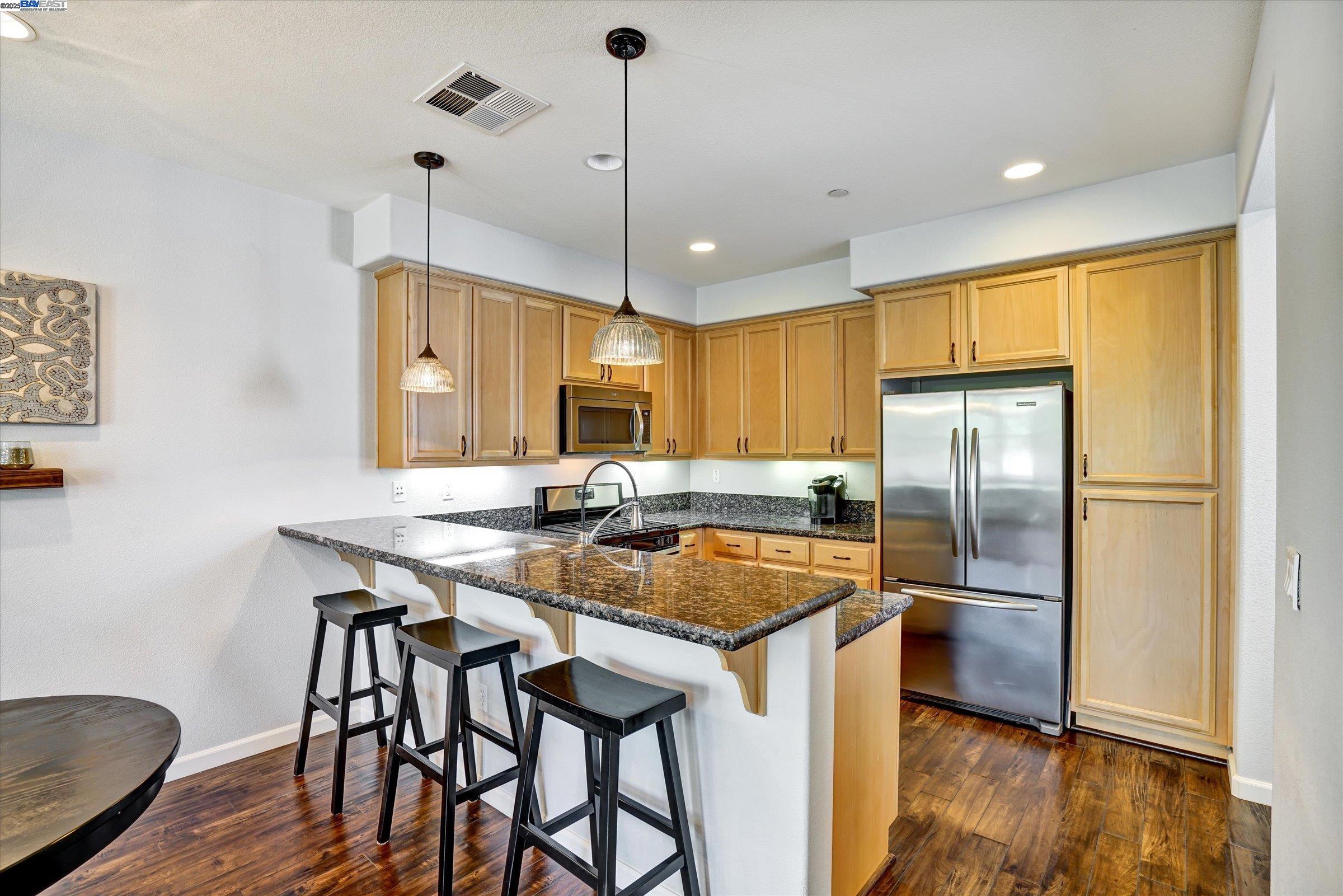 140 Selby Ln # 4