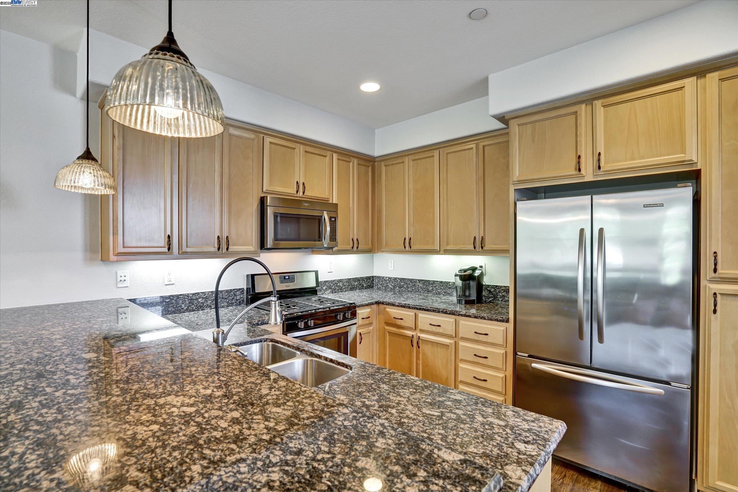 140 Selby Ln # 4