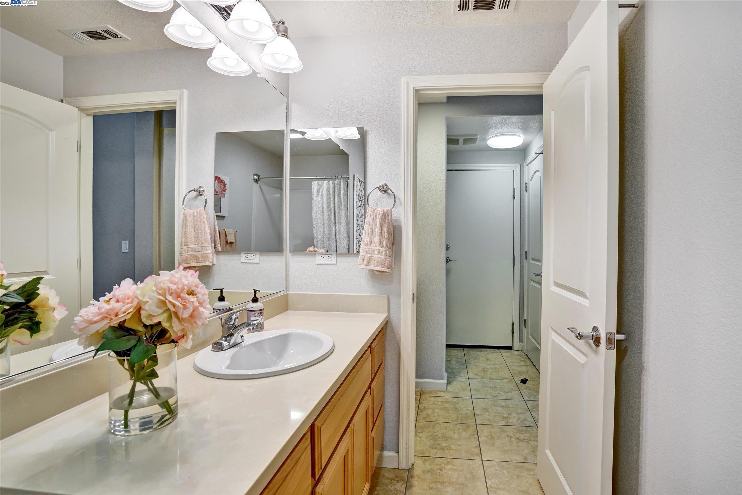 140 Selby Ln # 4