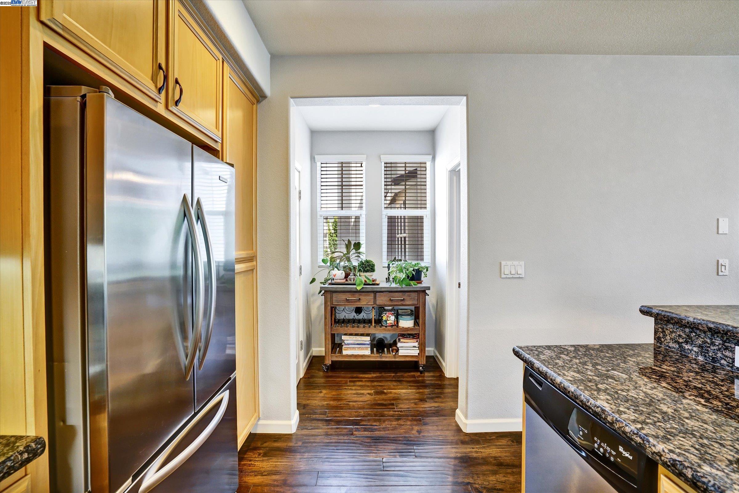 140 Selby Ln # 4