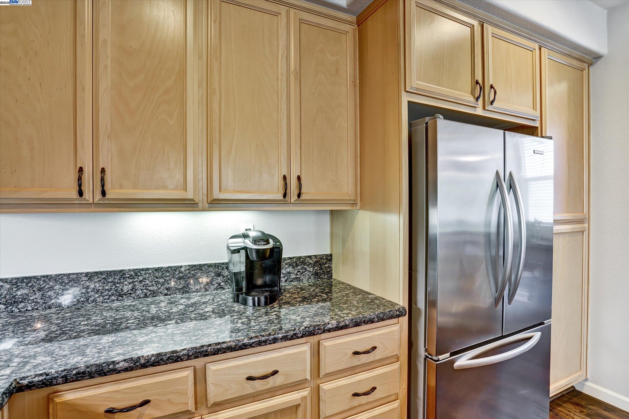140 Selby Ln # 4