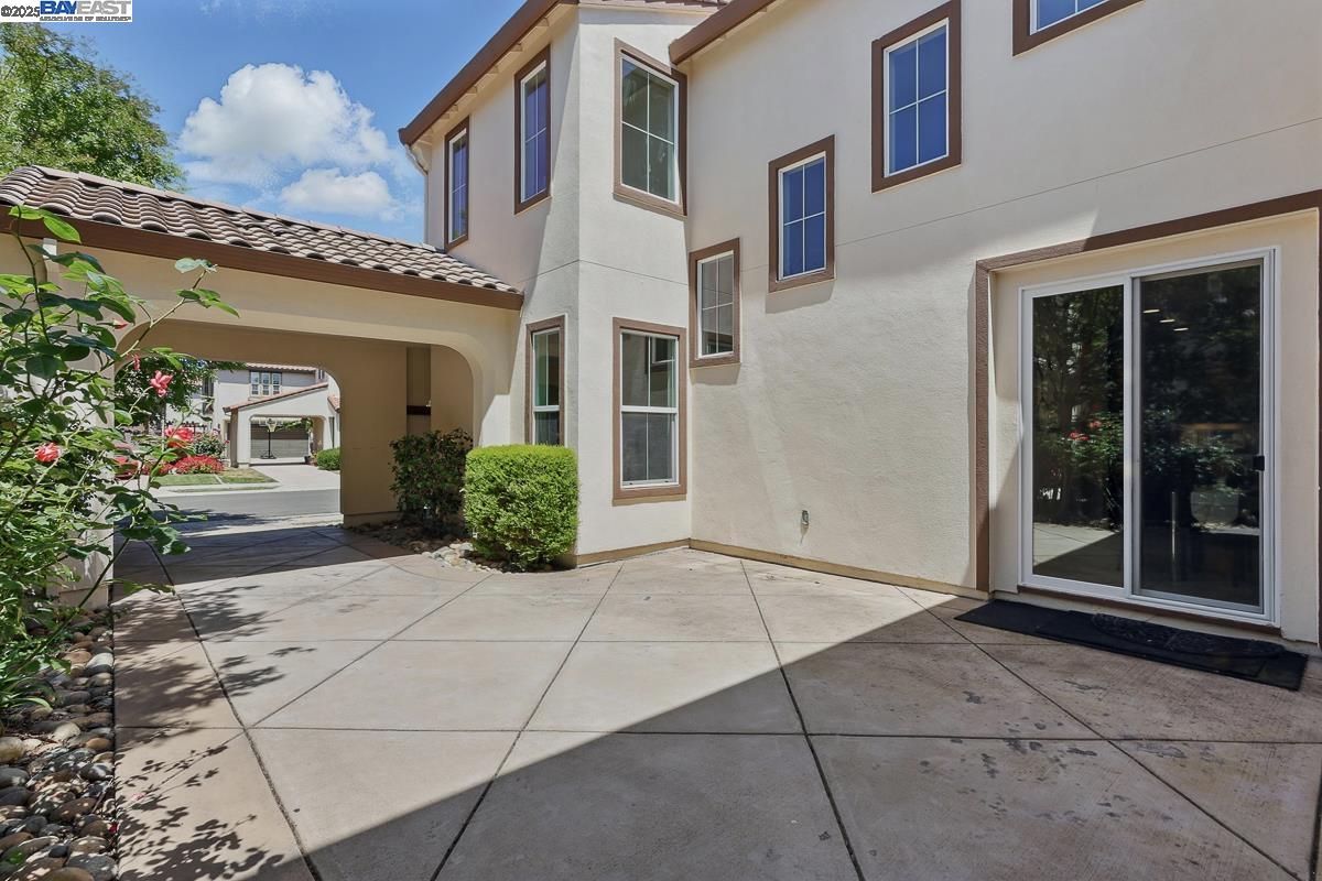 626 W La Canada Ave