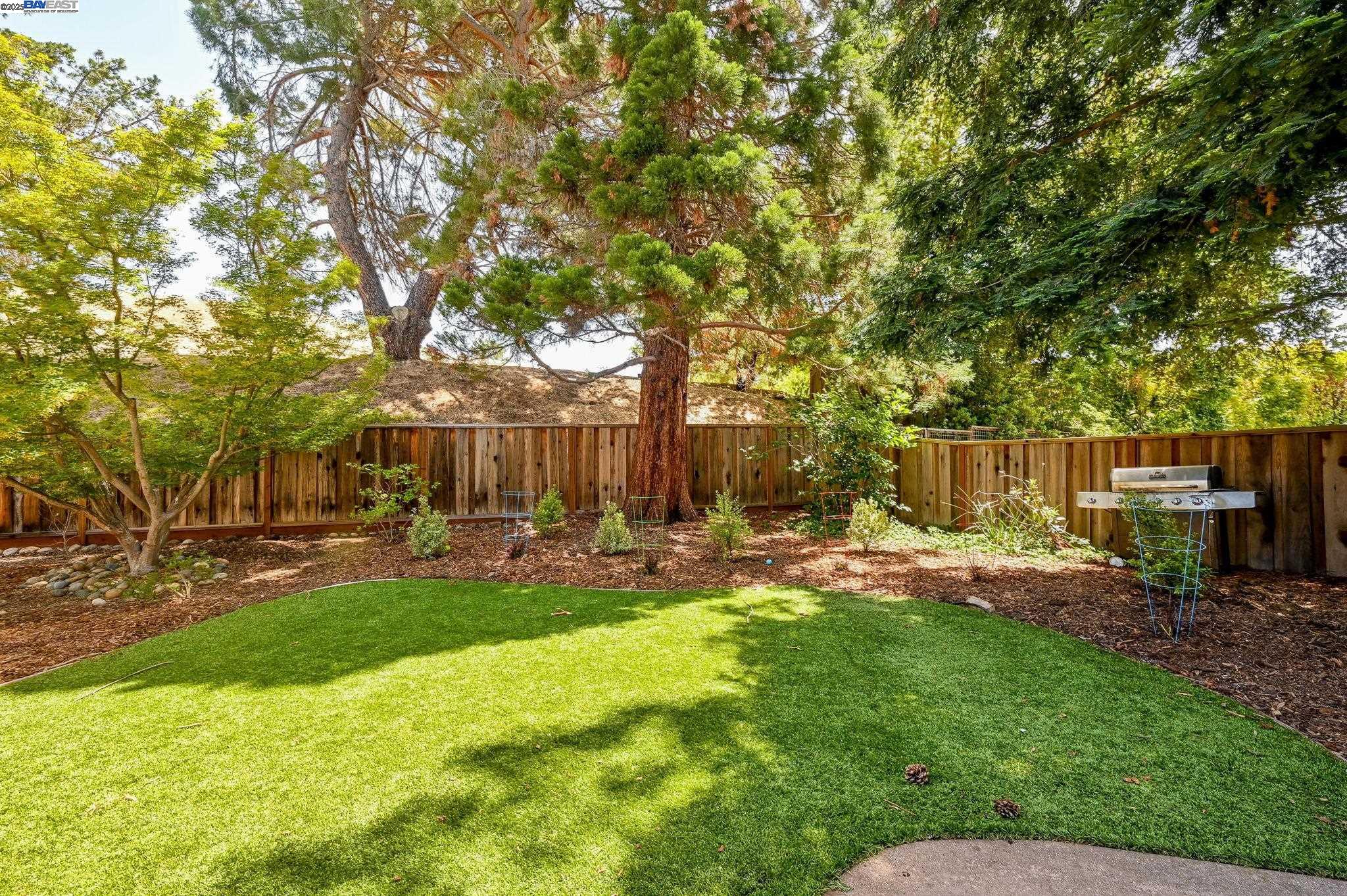 1021 Knightwood Ct