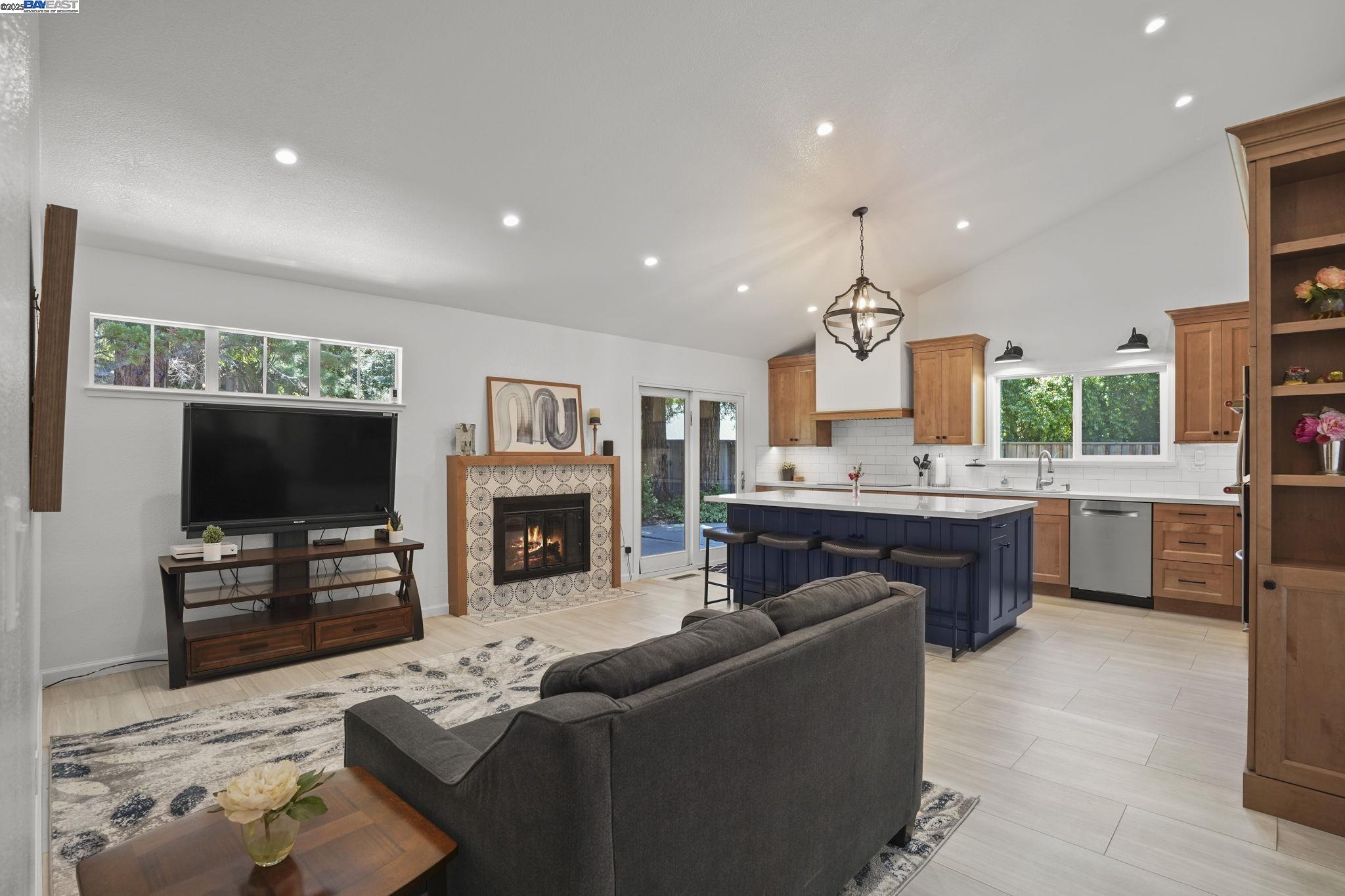1021 Knightwood Ct