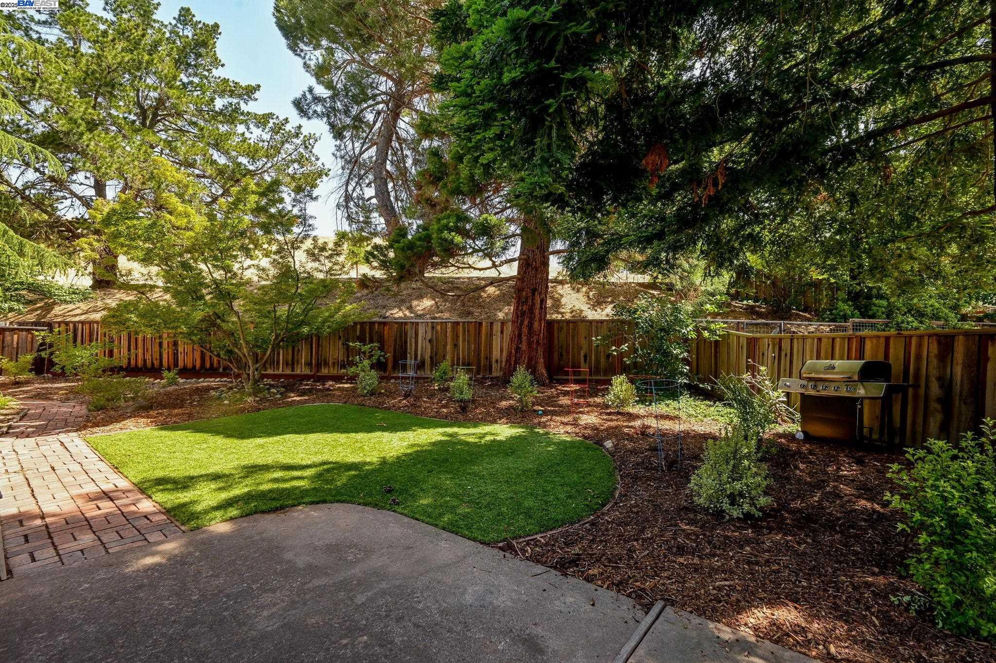 1021 Knightwood Ct