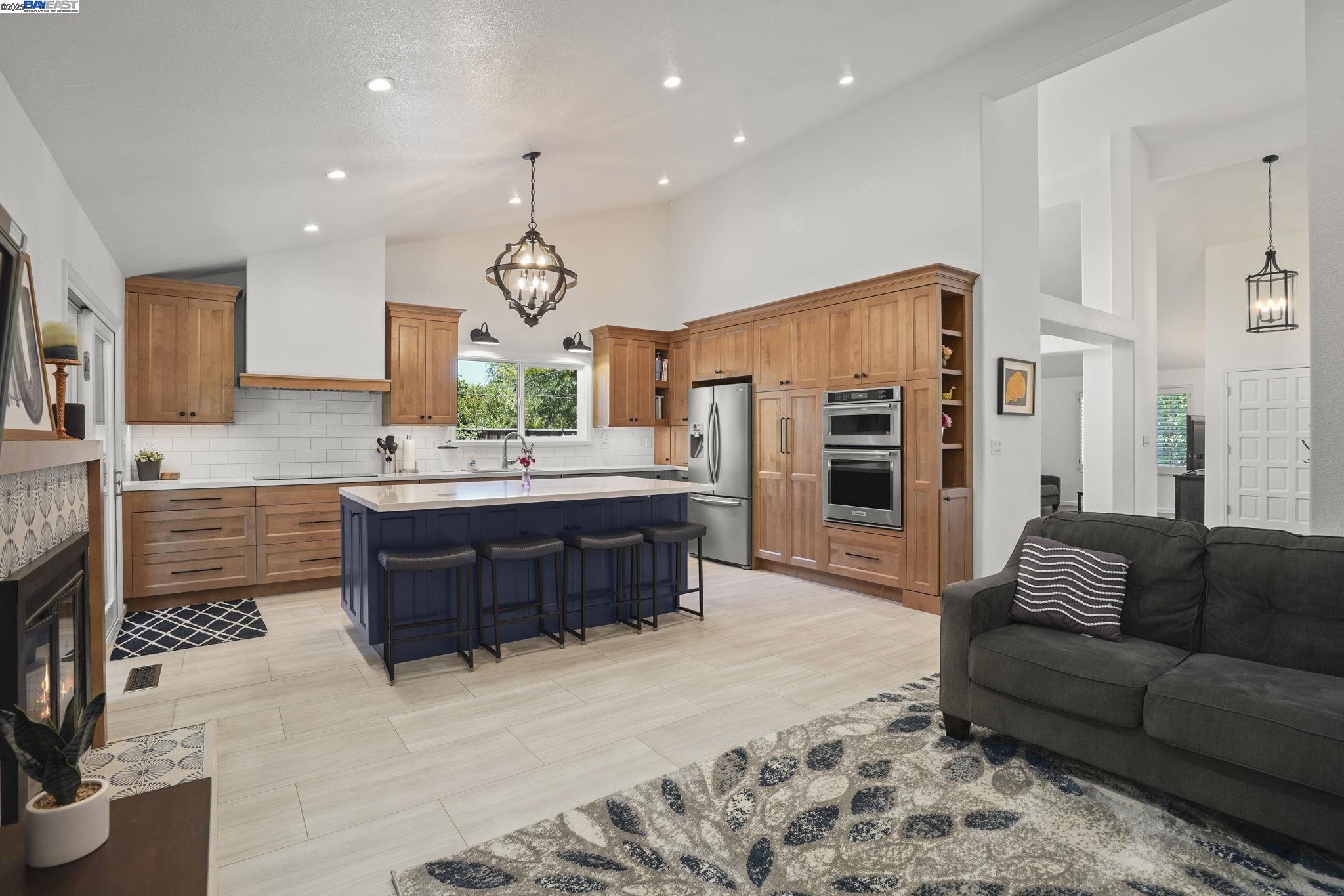 1021 Knightwood Ct