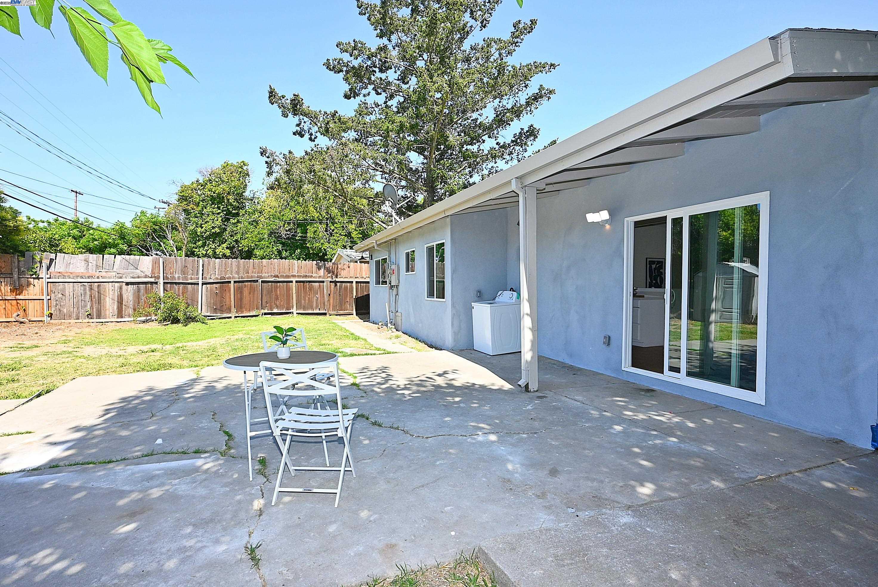 2371 Del Rio Dr