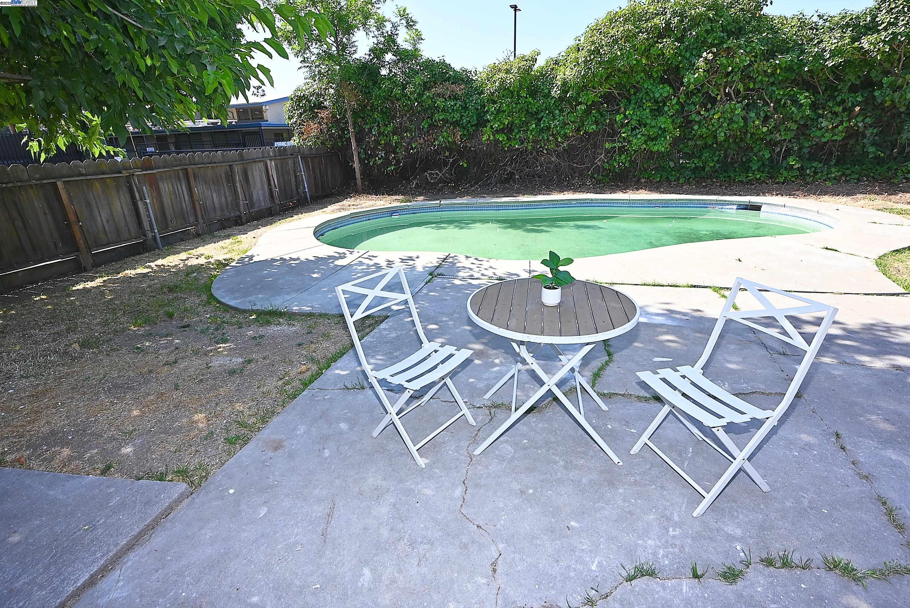 2371 Del Rio Dr