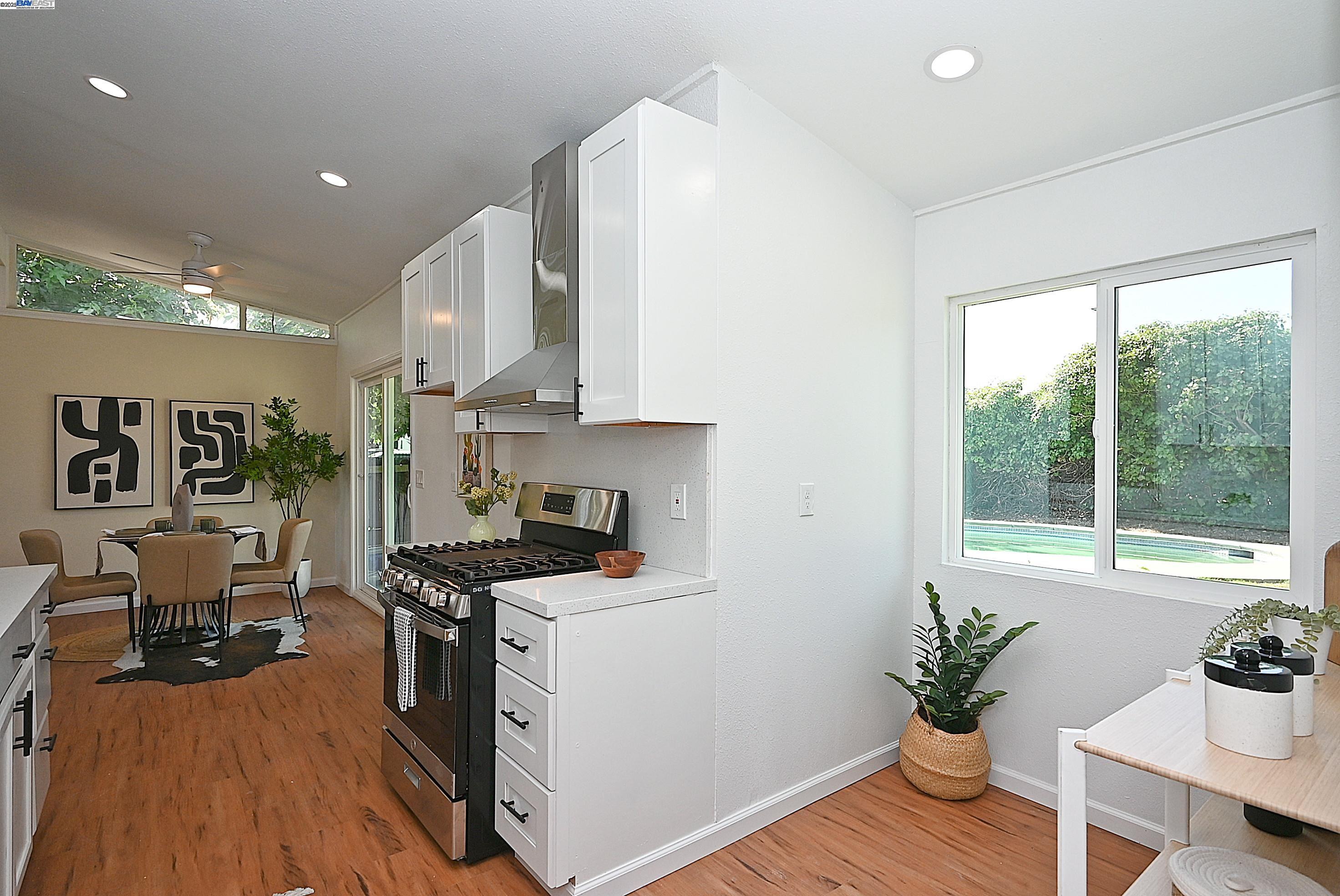 2371 Del Rio Dr