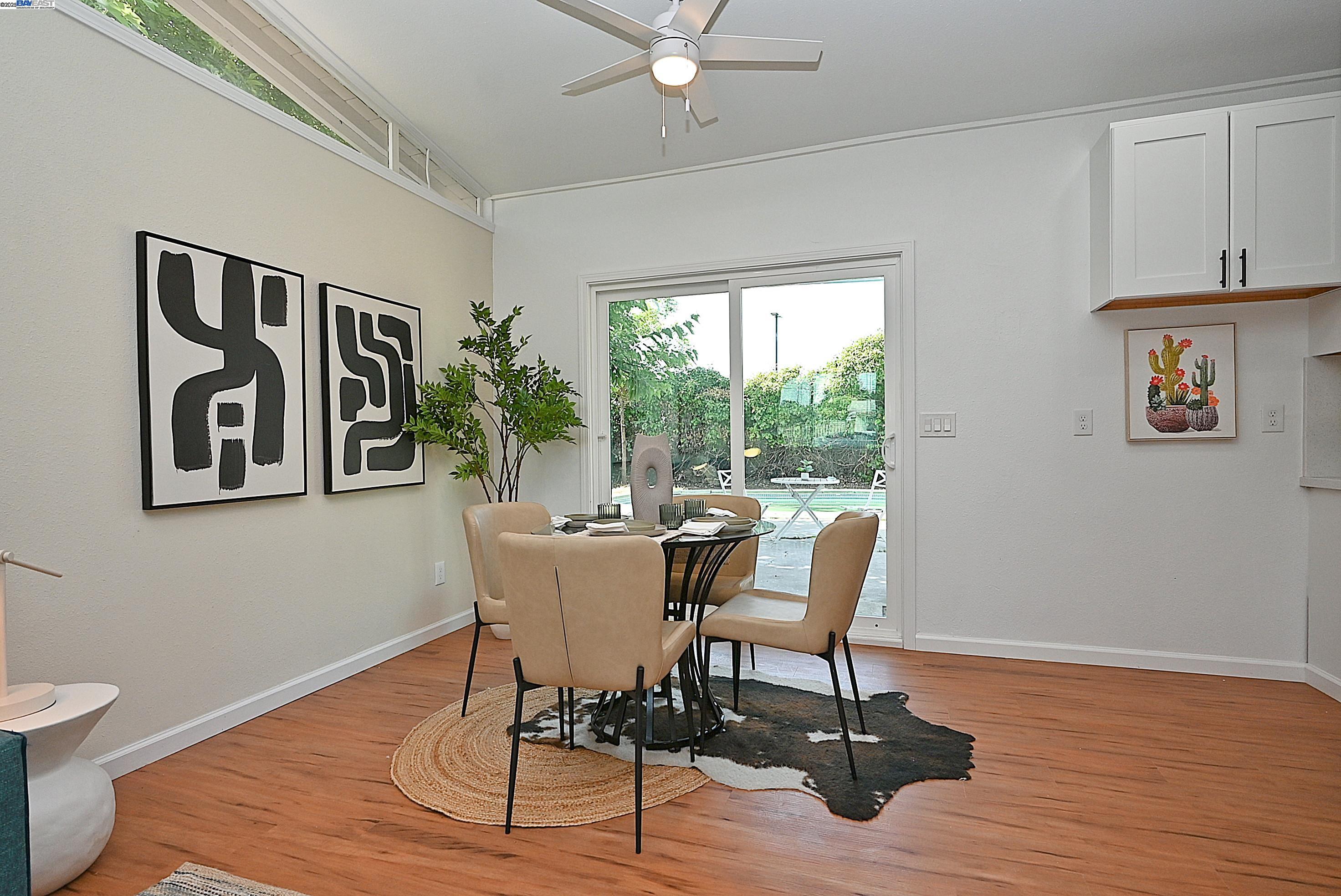 2371 Del Rio Dr