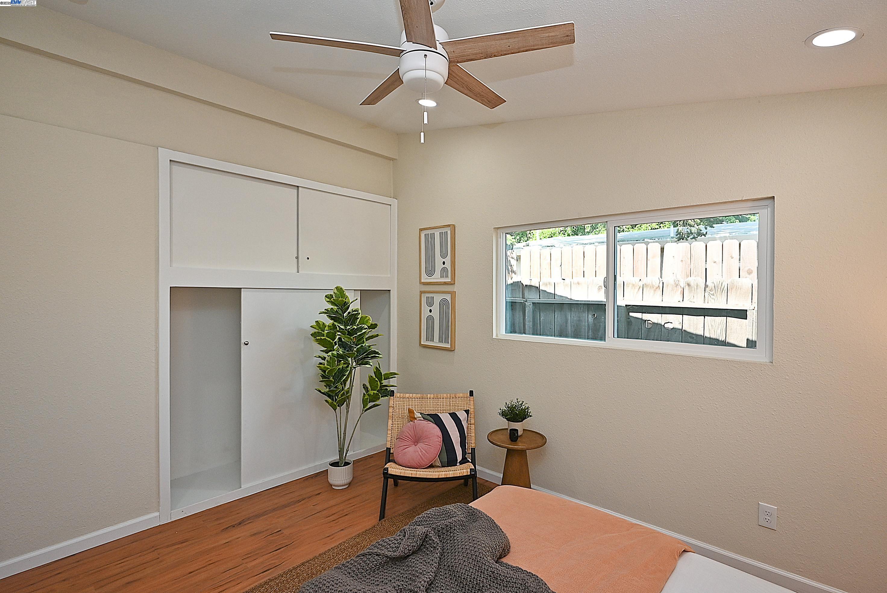 2371 Del Rio Dr
