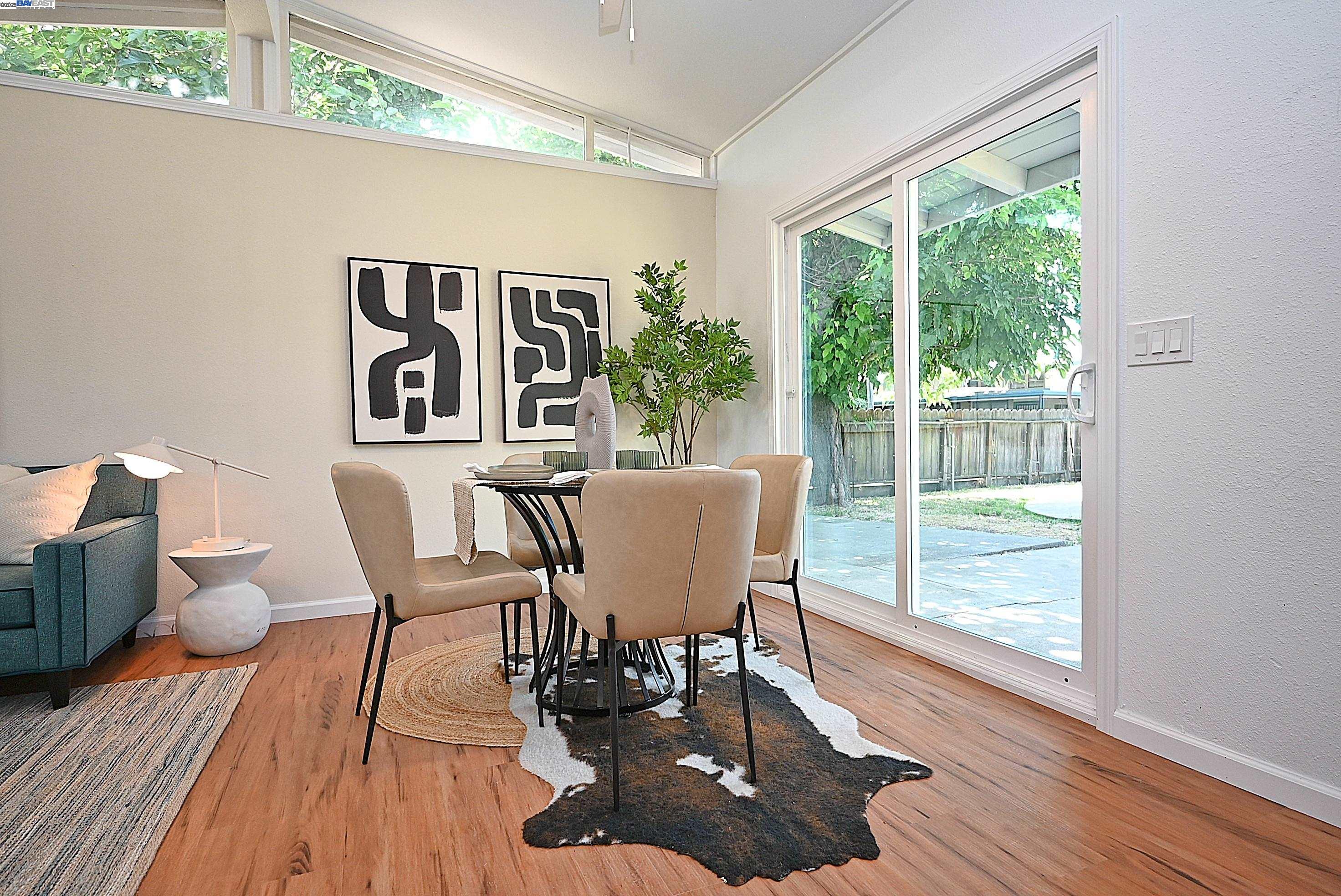 2371 Del Rio Dr