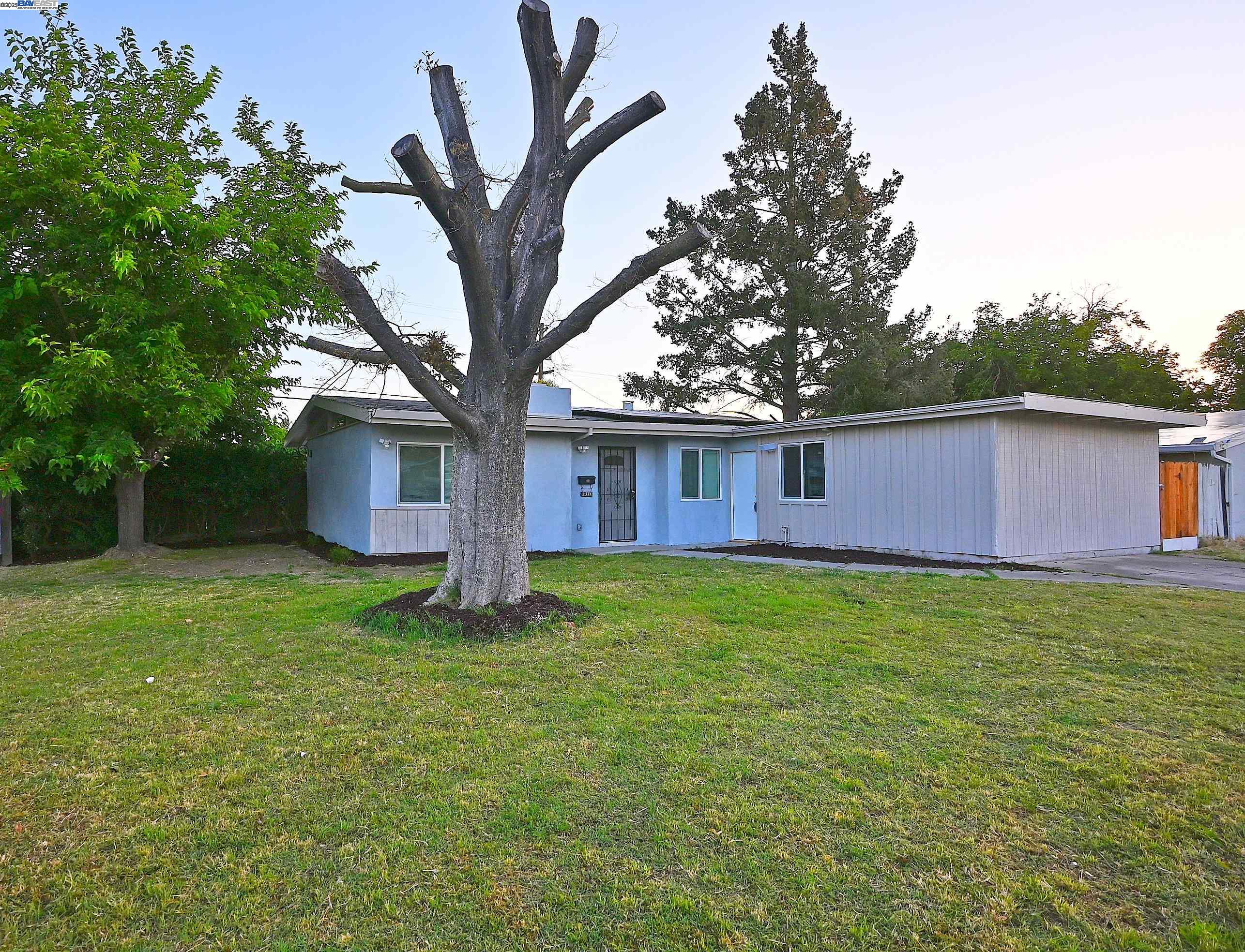 2371 Del Rio Dr