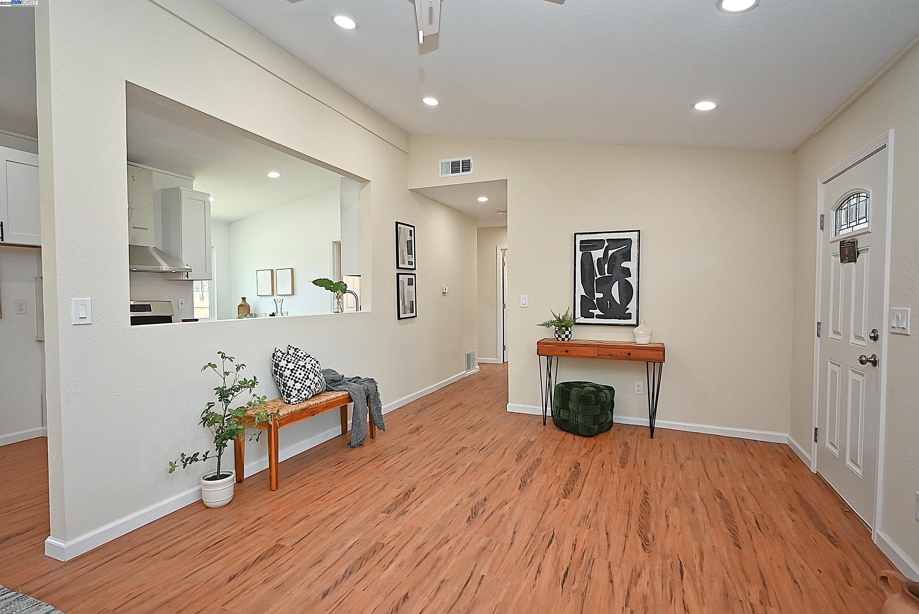 2371 Del Rio Dr
