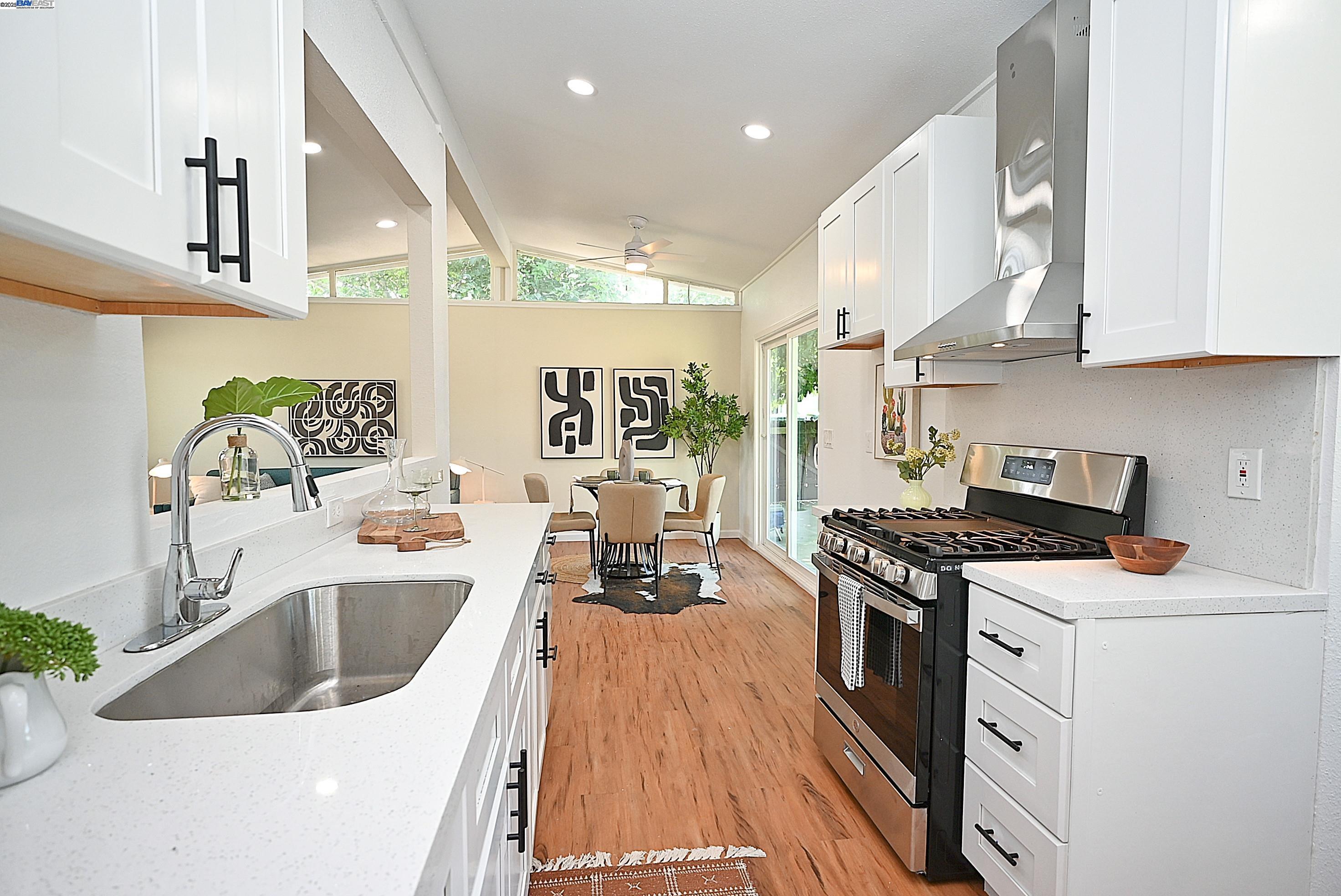 2371 Del Rio Dr