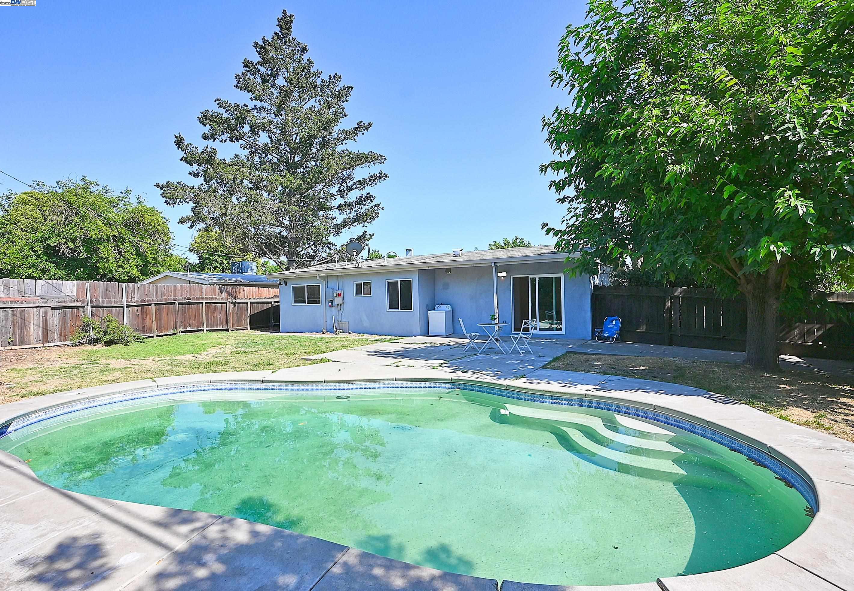 2371 Del Rio Dr