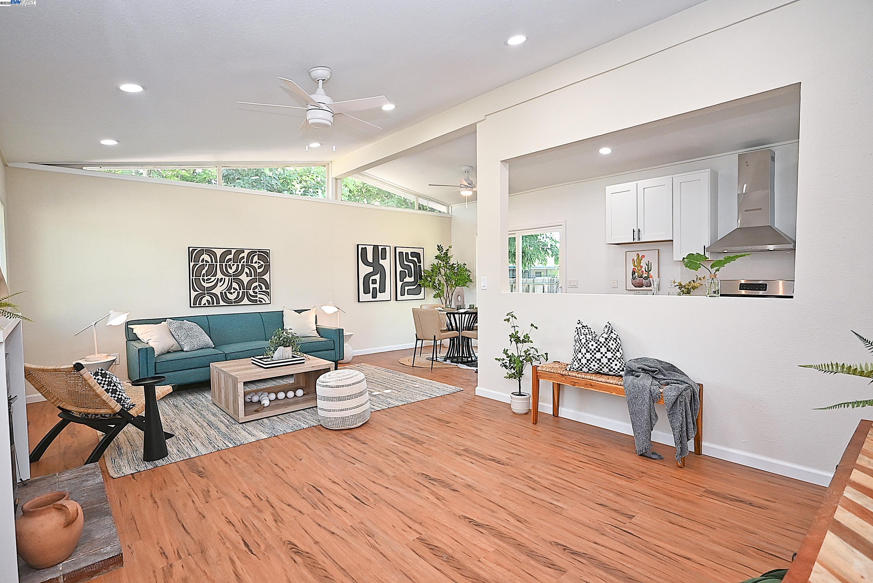 2371 Del Rio Dr