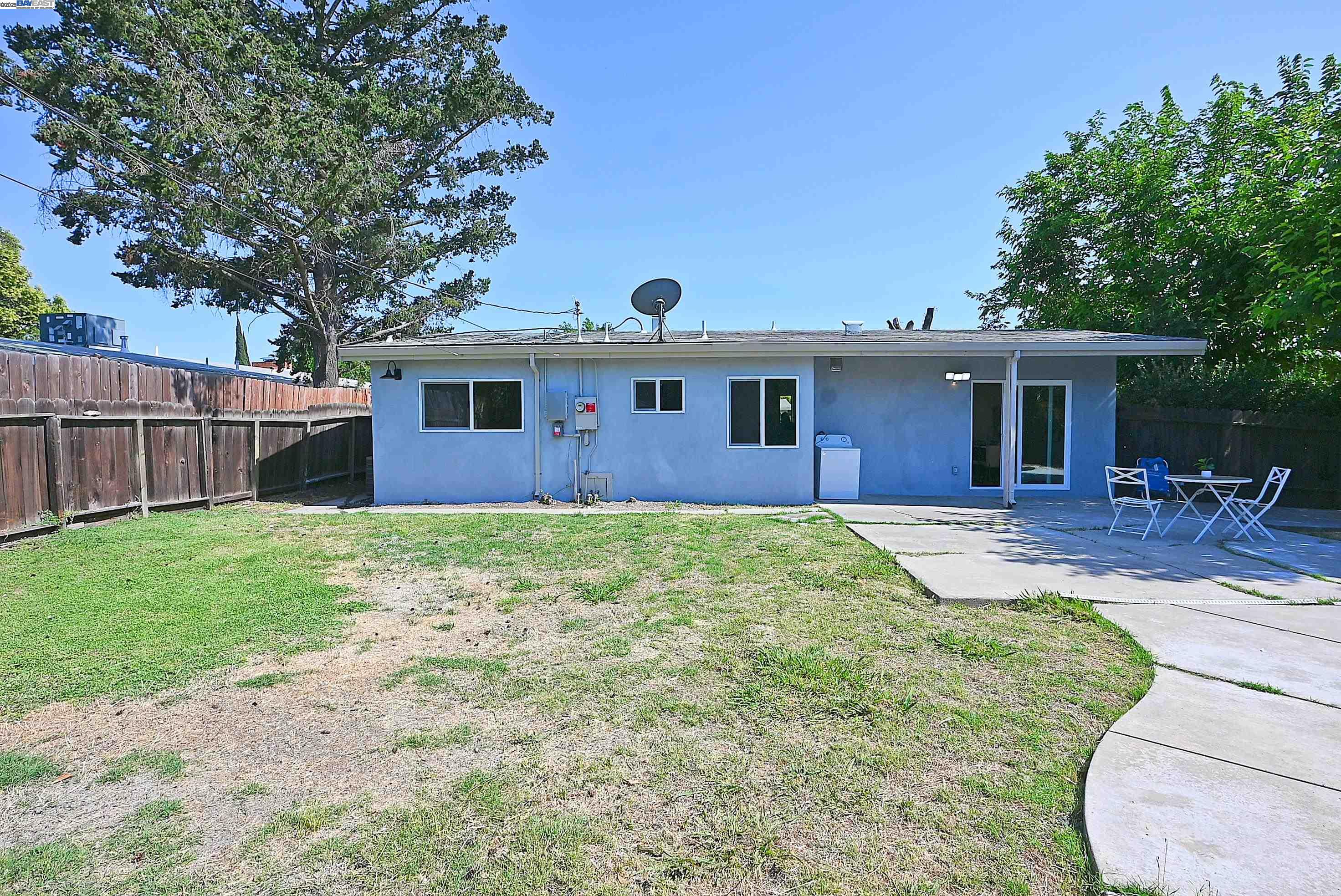 2371 Del Rio Dr