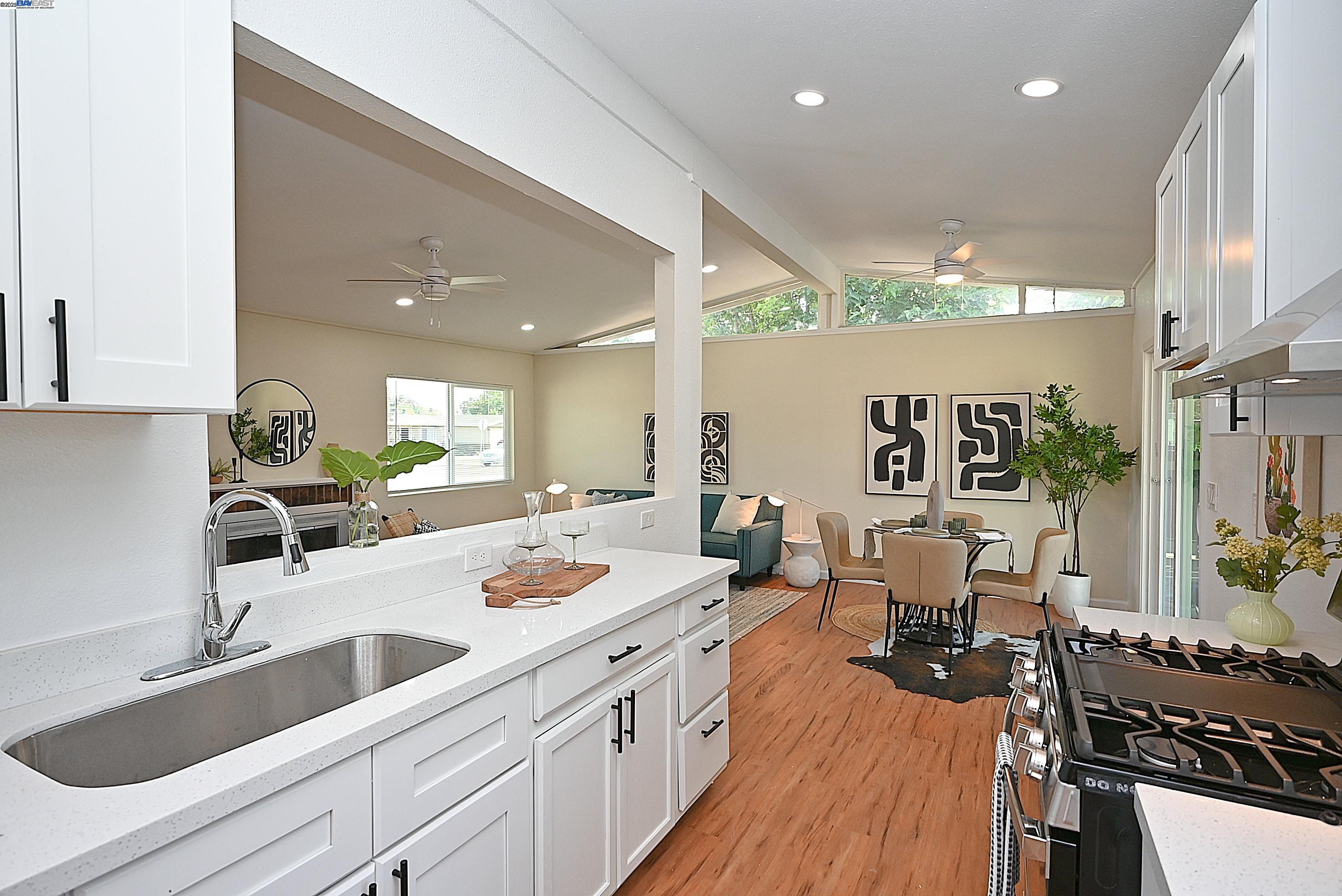 2371 Del Rio Dr