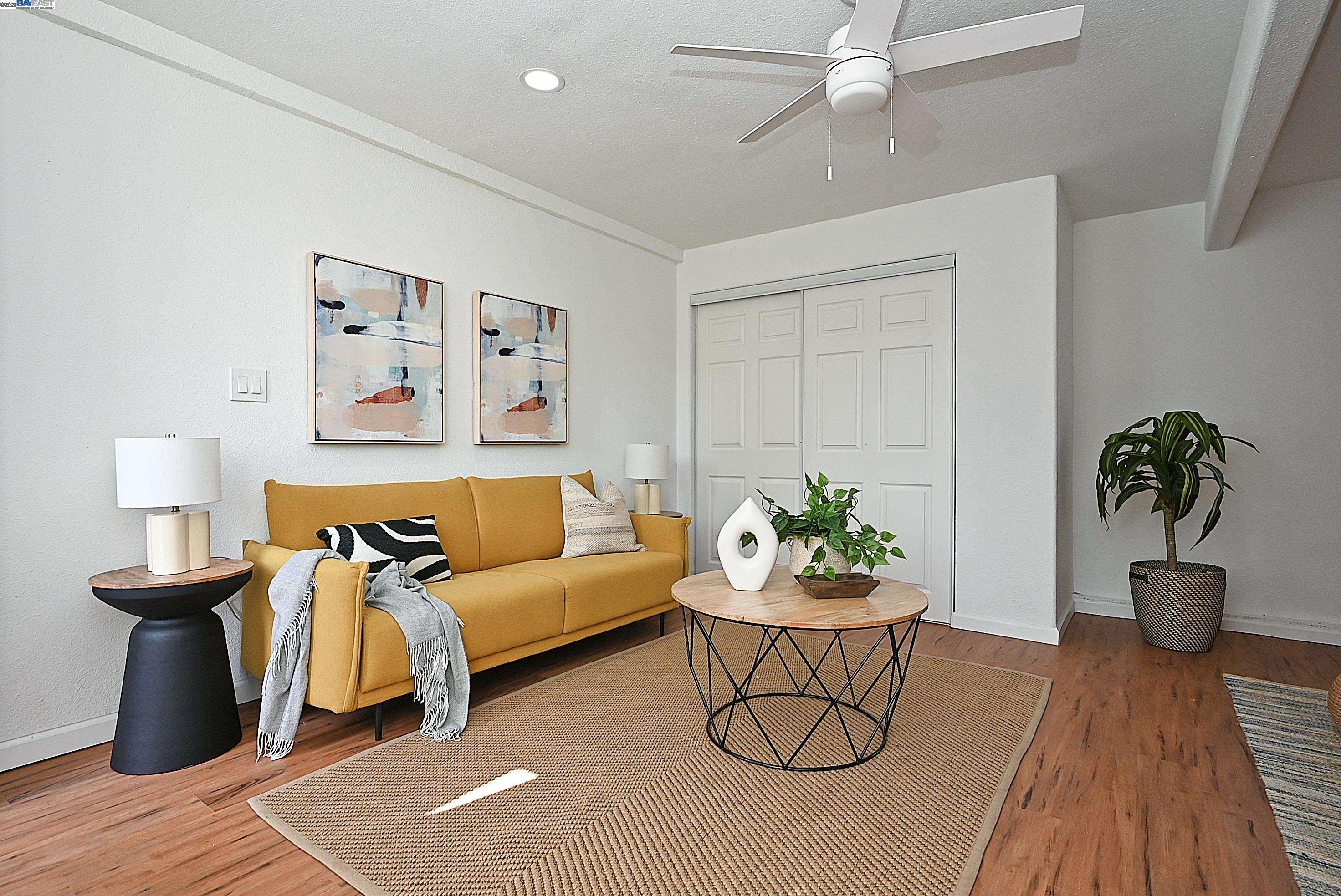 2371 Del Rio Dr