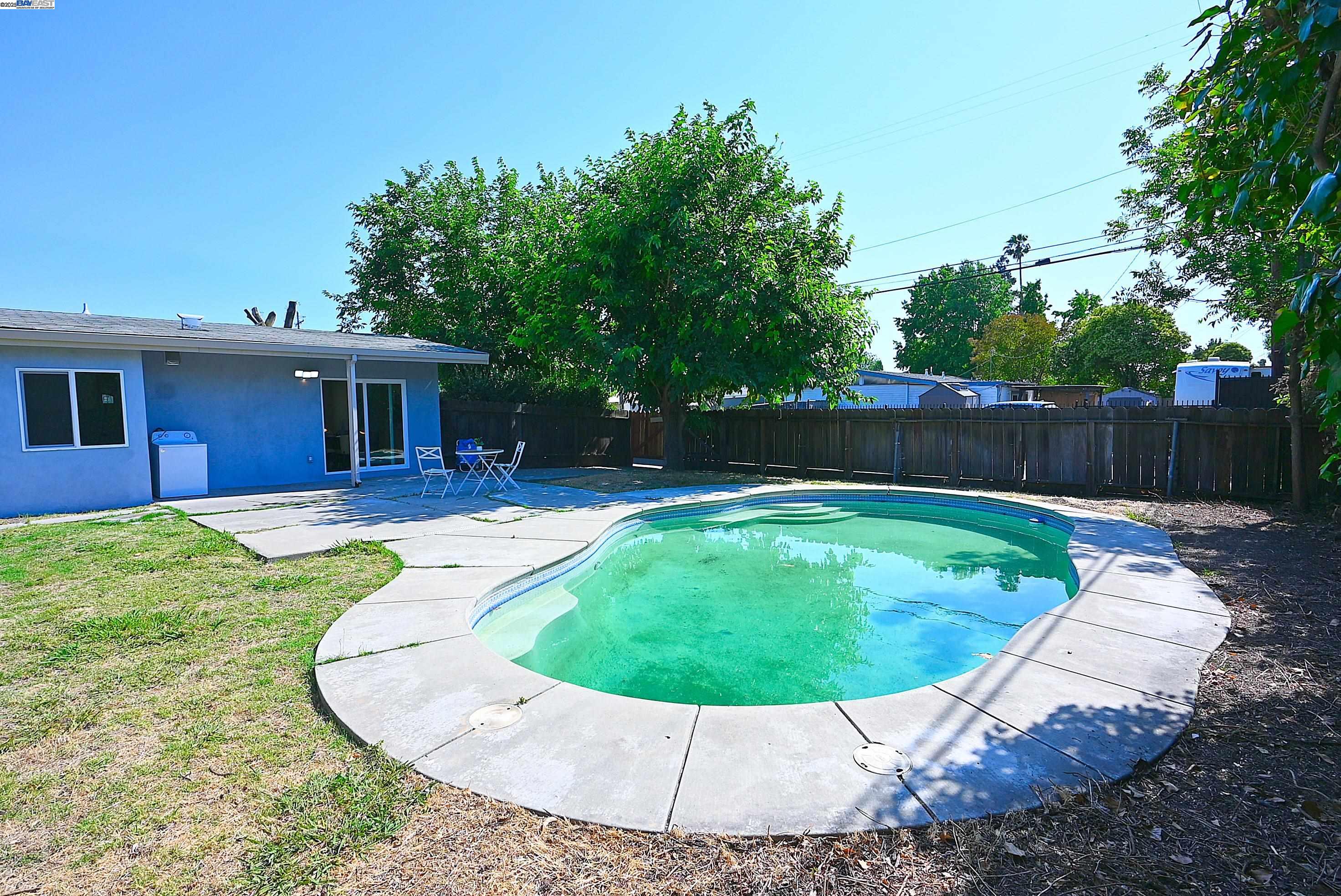2371 Del Rio Dr