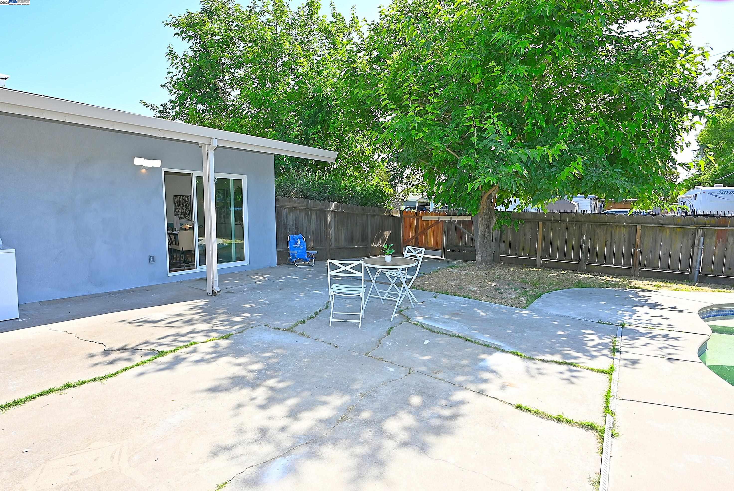 2371 Del Rio Dr